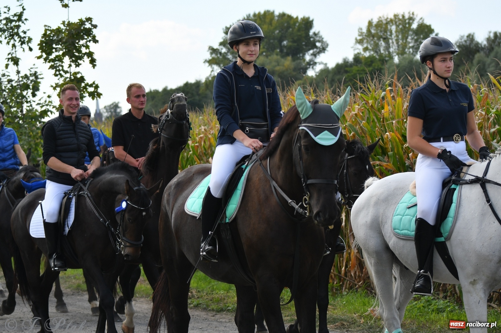 Zdjęcie w galerii na portalu naszraciborz.pl: Raciborski Hubertus 2021. Parada przez Ostróg i dwie gonitwy za lisem [FOTO i WIDEO] wiadomości z regionu
