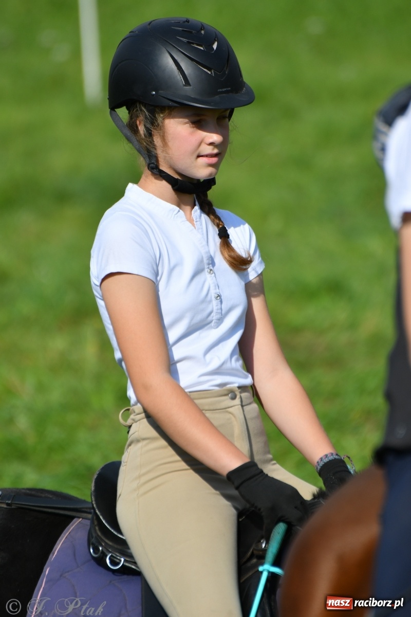 Zdjęcie w galerii na portalu naszraciborz.pl: Raciborski Hubertus 2021. Parada przez Ostróg i dwie gonitwy za lisem [FOTO i WIDEO] wiadomości z regionu