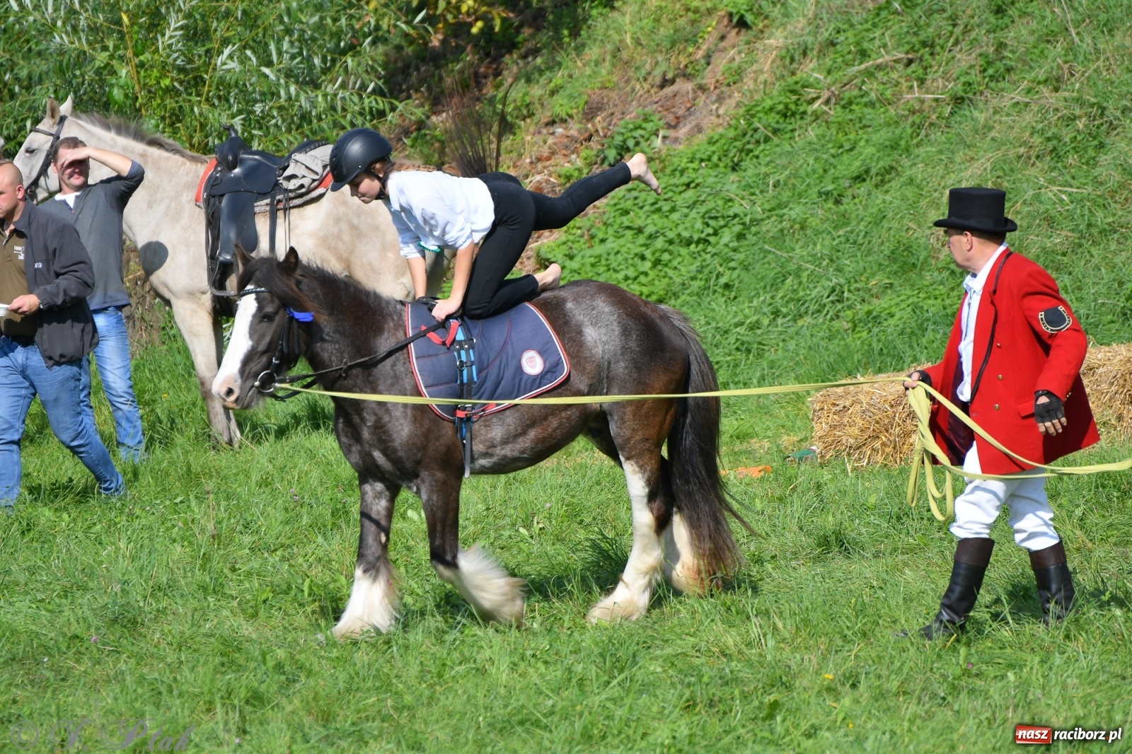 Zdjęcie w galerii na portalu naszraciborz.pl: Raciborski Hubertus 2021. Parada przez Ostróg i dwie gonitwy za lisem [FOTO i WIDEO] wiadomości z regionu