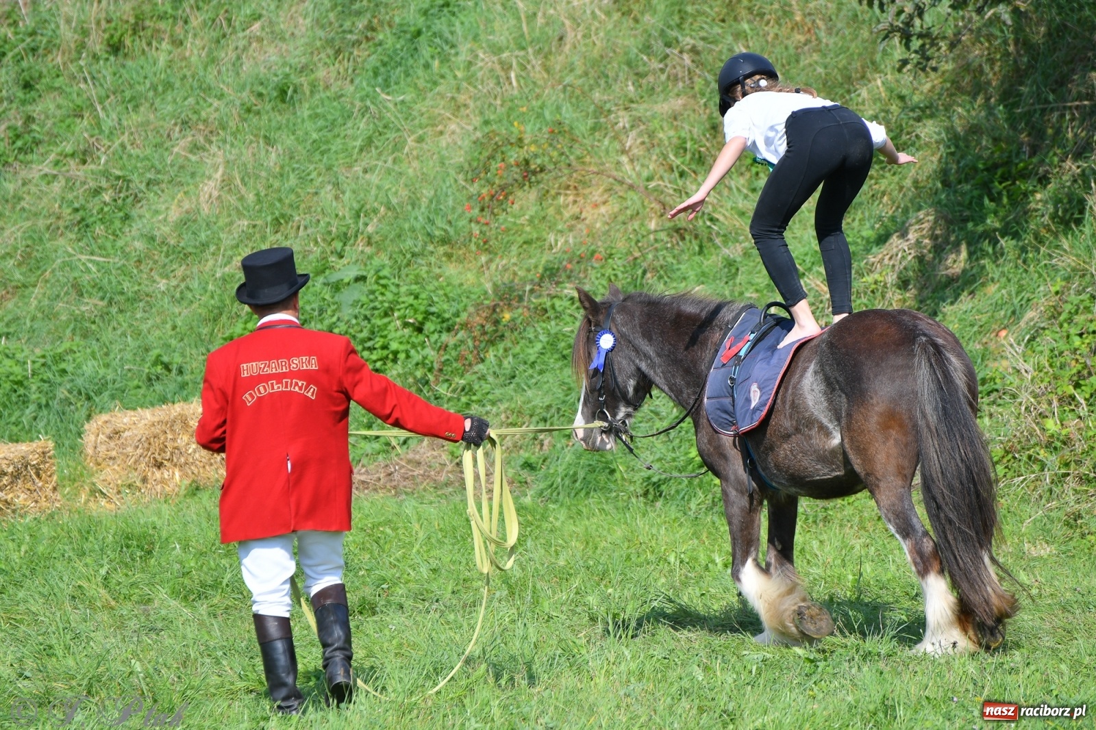 Zdjęcie w galerii na portalu naszraciborz.pl: Raciborski Hubertus 2021. Parada przez Ostróg i dwie gonitwy za lisem [FOTO i WIDEO] wiadomości z regionu
