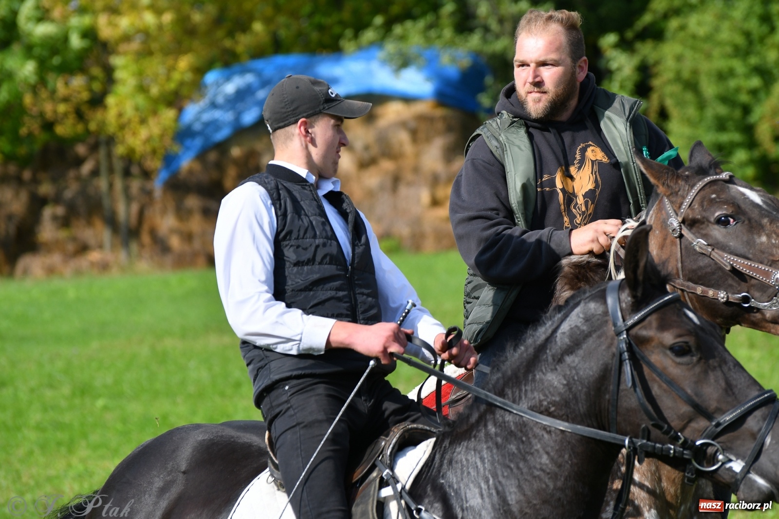 Zdjęcie w galerii na portalu naszraciborz.pl: Raciborski Hubertus 2021. Parada przez Ostróg i dwie gonitwy za lisem [FOTO i WIDEO] wiadomości z regionu