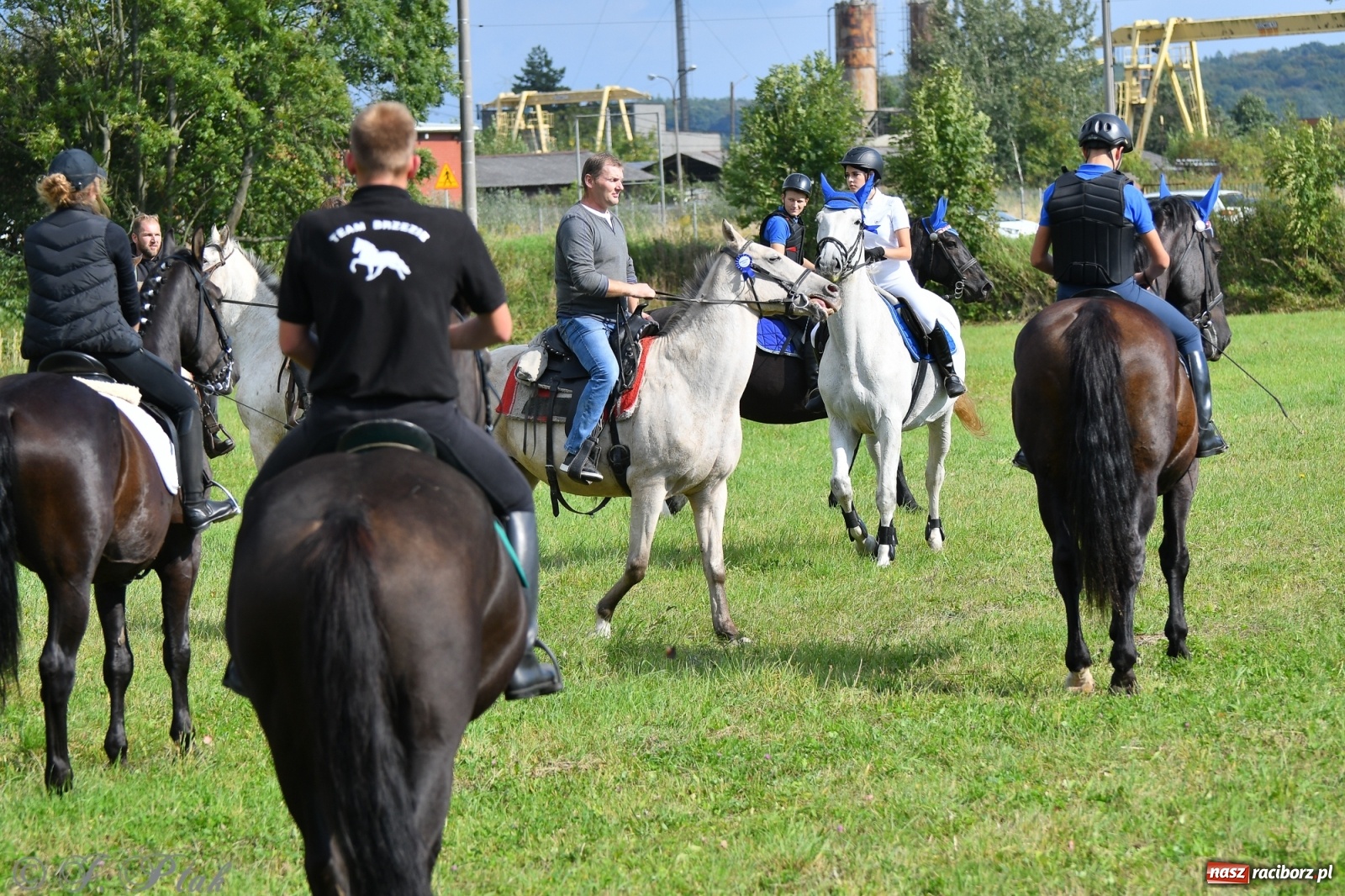 Zdjęcie w galerii na portalu naszraciborz.pl: Raciborski Hubertus 2021. Parada przez Ostróg i dwie gonitwy za lisem [FOTO i WIDEO] wiadomości z regionu