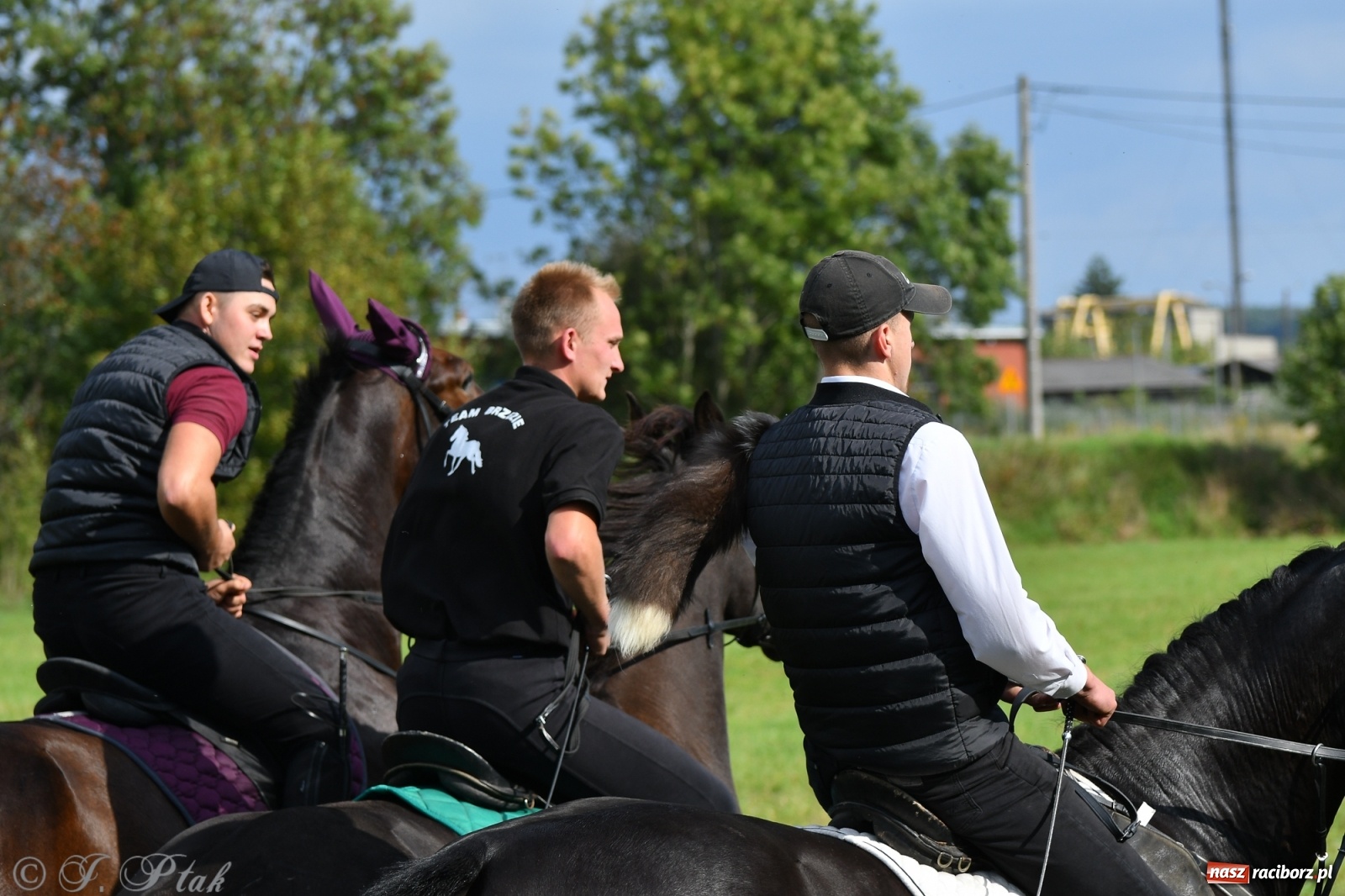 Zdjęcie w galerii na portalu naszraciborz.pl: Raciborski Hubertus 2021. Parada przez Ostróg i dwie gonitwy za lisem [FOTO i WIDEO] wiadomości z regionu