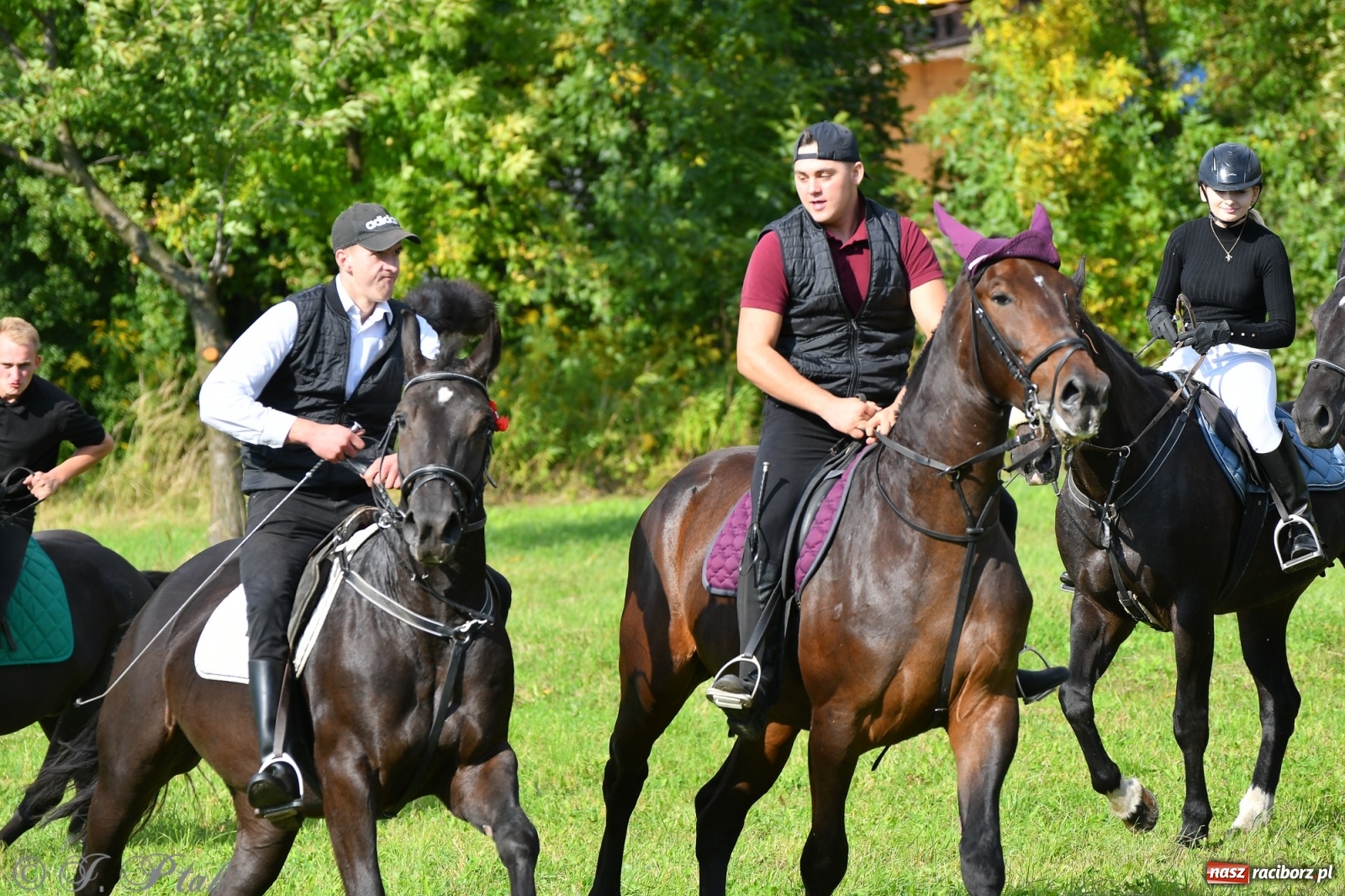 Zdjęcie w galerii na portalu naszraciborz.pl: Raciborski Hubertus 2021. Parada przez Ostróg i dwie gonitwy za lisem [FOTO i WIDEO] wiadomości z regionu