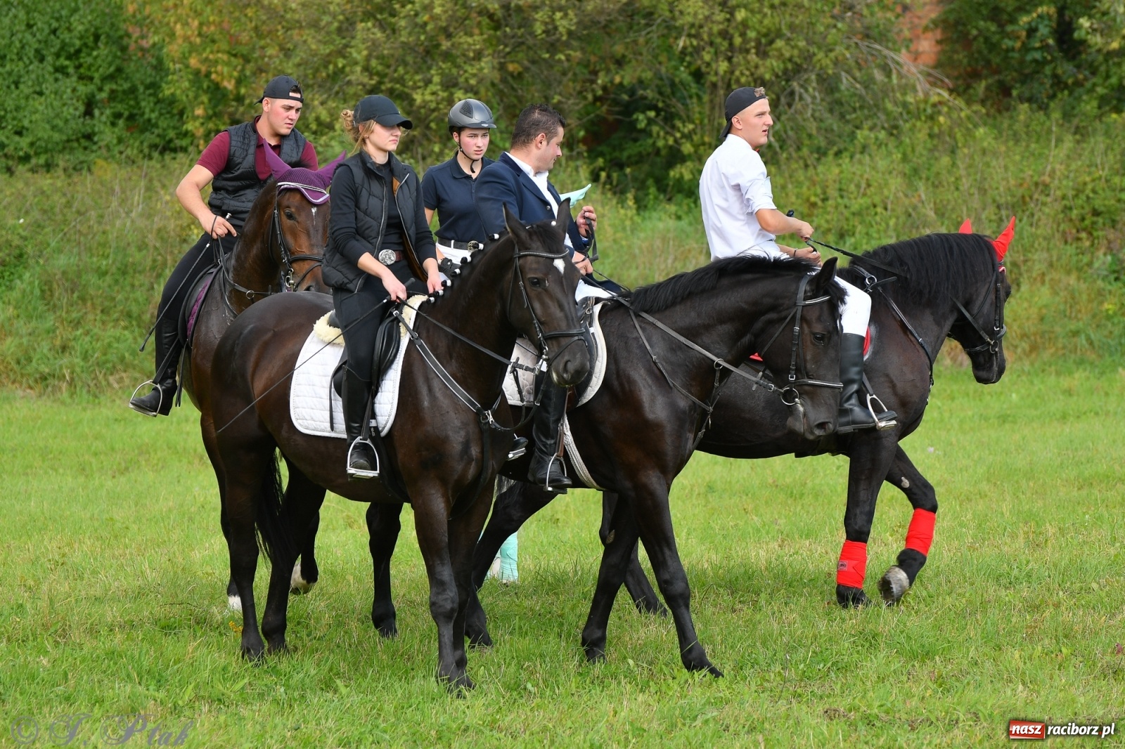 Zdjęcie w galerii na portalu naszraciborz.pl: Raciborski Hubertus 2021. Parada przez Ostróg i dwie gonitwy za lisem [FOTO i WIDEO] wiadomości z regionu