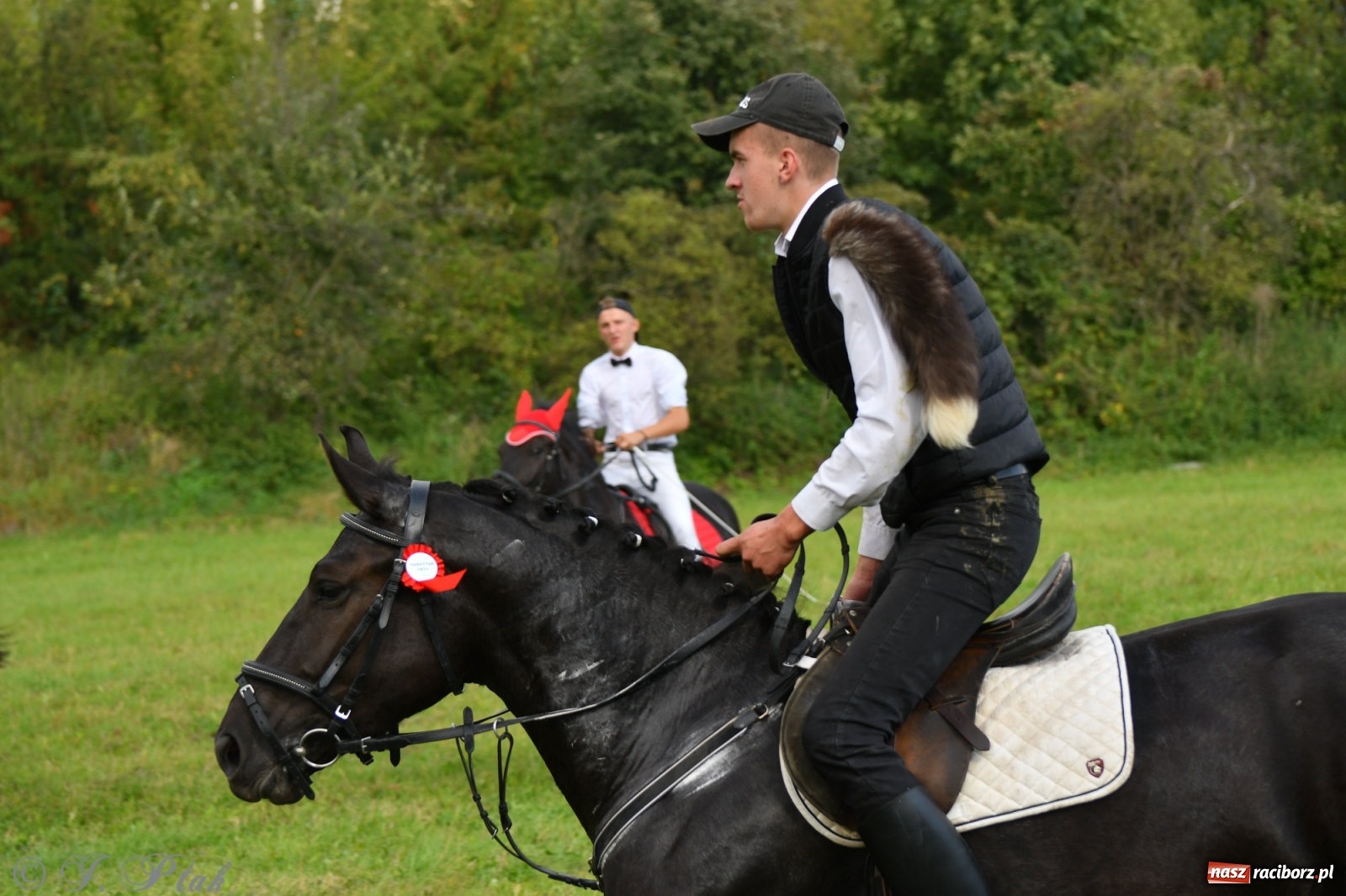 Zdjęcie w galerii na portalu naszraciborz.pl: Raciborski Hubertus 2021. Parada przez Ostróg i dwie gonitwy za lisem [FOTO i WIDEO] wiadomości z regionu