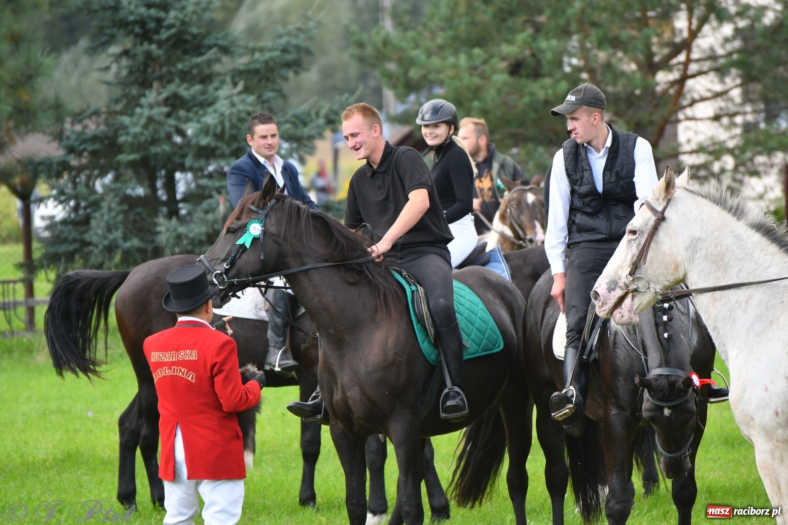 Zdjęcie w galerii na portalu naszraciborz.pl: Raciborski Hubertus 2021. Parada przez Ostróg i dwie gonitwy za lisem [FOTO i WIDEO] wiadomości z regionu