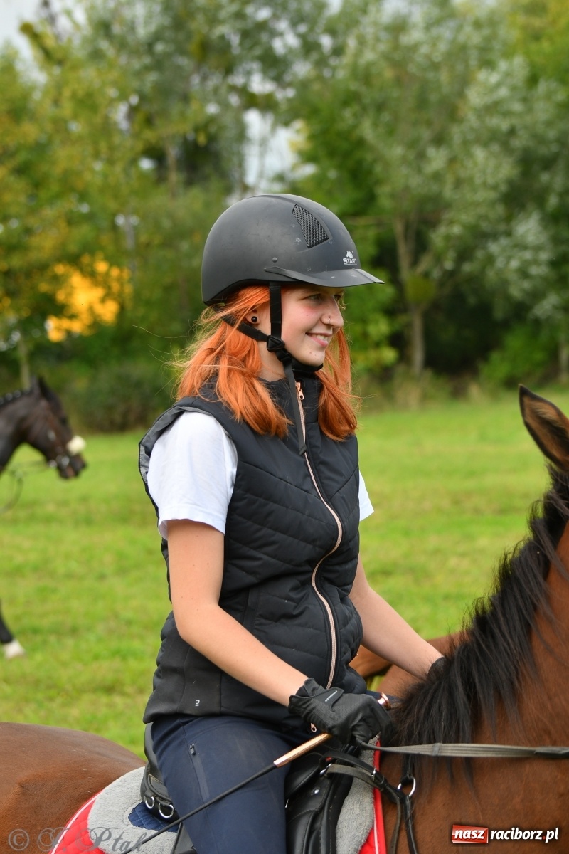Zdjęcie w galerii na portalu naszraciborz.pl: Raciborski Hubertus 2021. Parada przez Ostróg i dwie gonitwy za lisem [FOTO i WIDEO] wiadomości z regionu