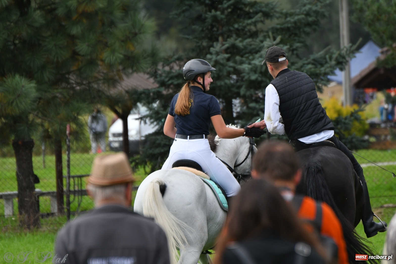 Zdjęcie w galerii na portalu naszraciborz.pl: Raciborski Hubertus 2021. Parada przez Ostróg i dwie gonitwy za lisem [FOTO i WIDEO] wiadomości z regionu