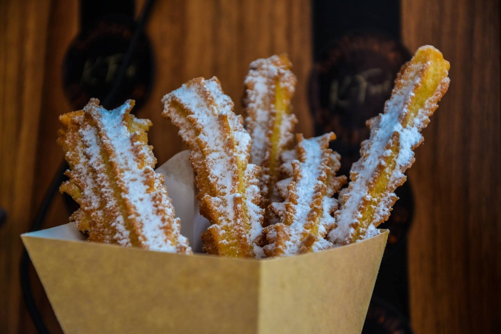 Zdjęcie w galerii na portalu naszraciborz.pl: Zlot food trucków na raciborskim zamku wiadomości z regionu