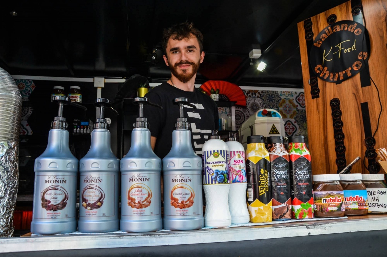 Zdjęcie w galerii na portalu naszraciborz.pl: Zlot food trucków na raciborskim zamku wiadomości z regionu