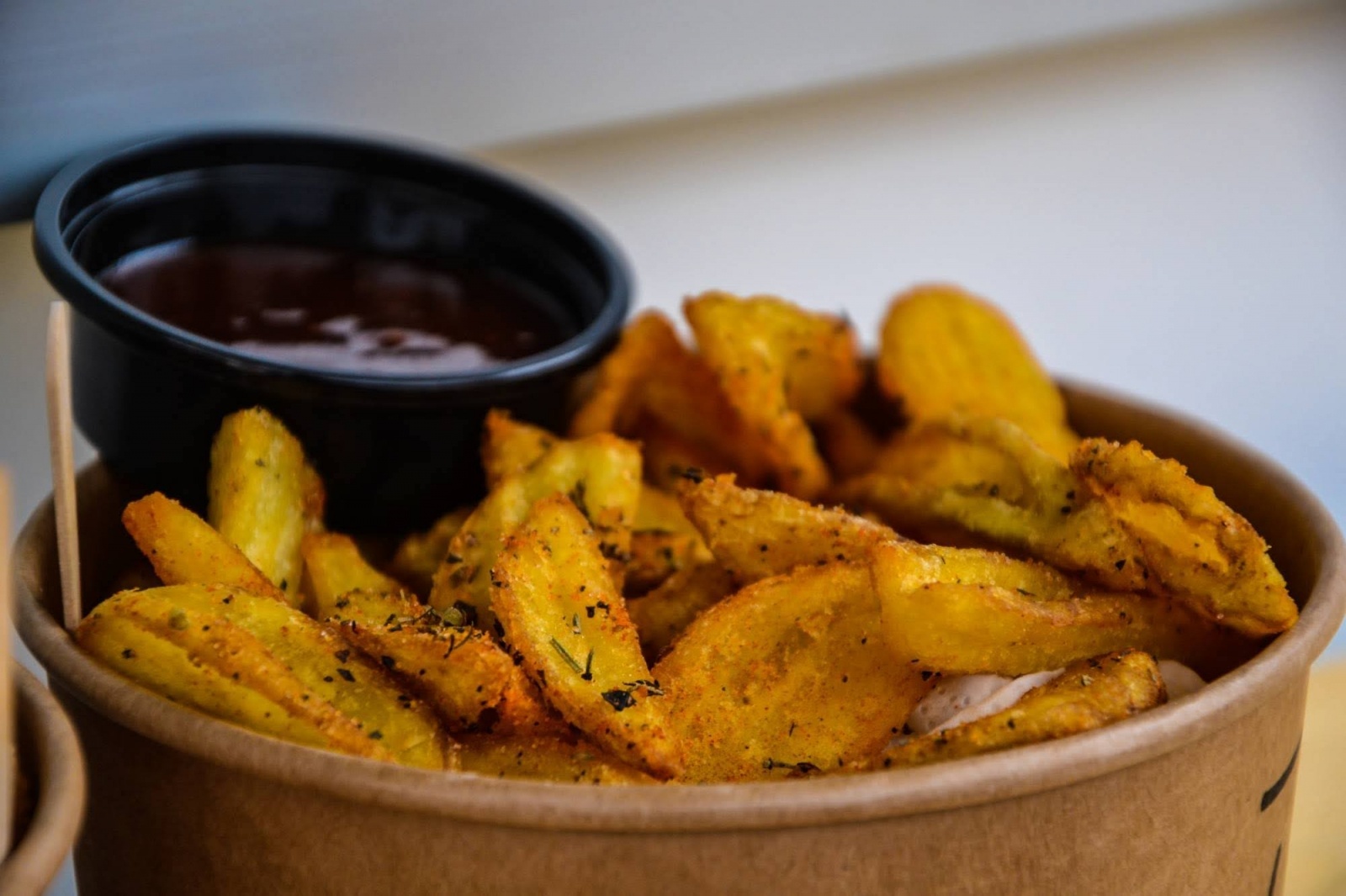 Zdjęcie w galerii na portalu naszraciborz.pl: Zlot food trucków na raciborskim zamku wiadomości z regionu