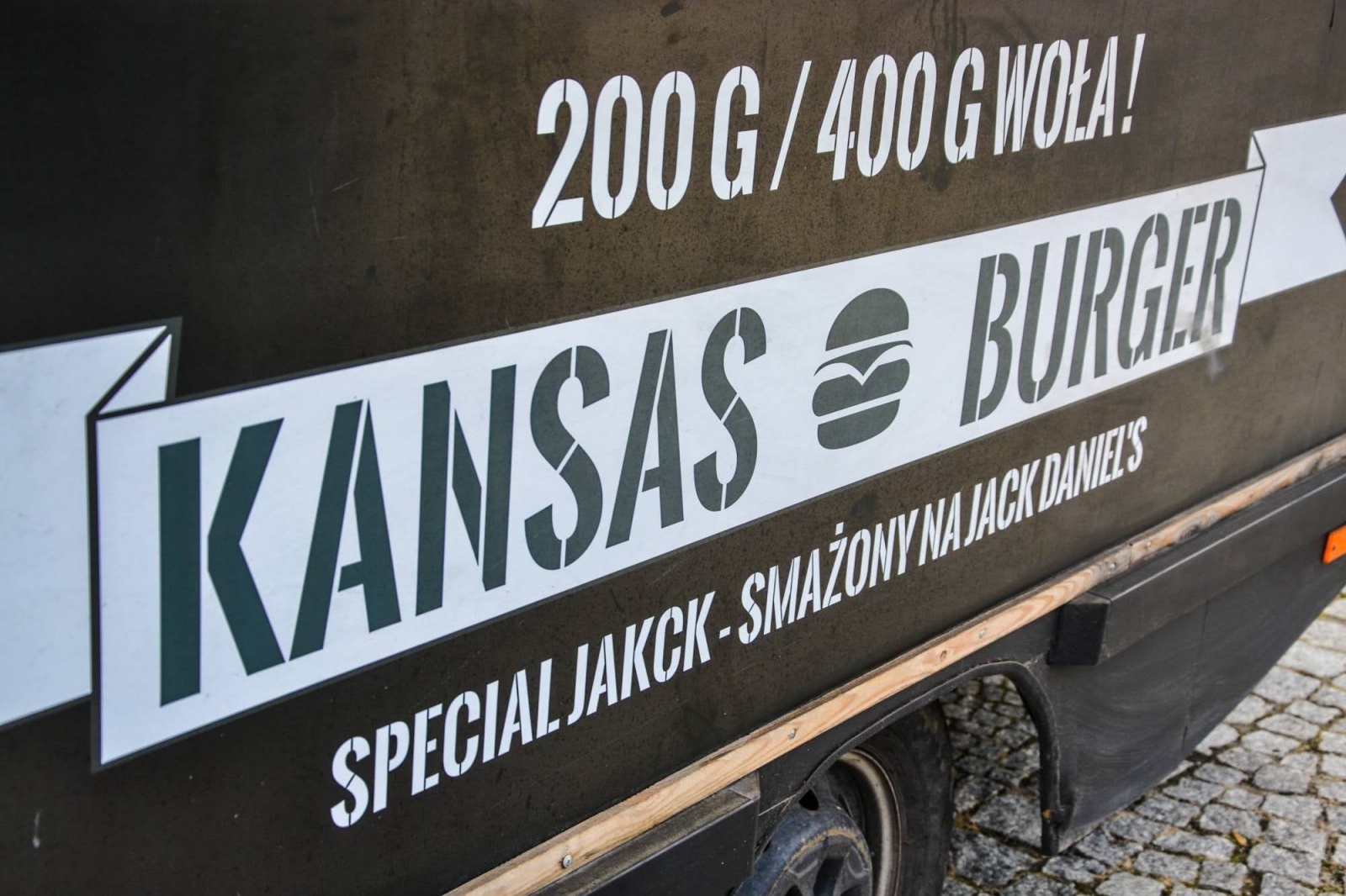 Zdjęcie w galerii na portalu naszraciborz.pl: Zlot food trucków na raciborskim zamku wiadomości z regionu