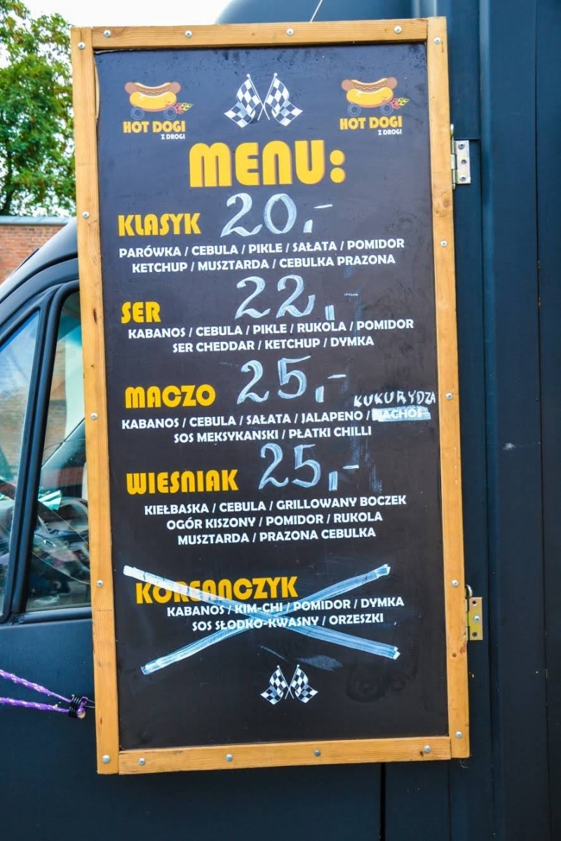 Zdjęcie w galerii na portalu naszraciborz.pl: Zlot food trucków na raciborskim zamku wiadomości z regionu
