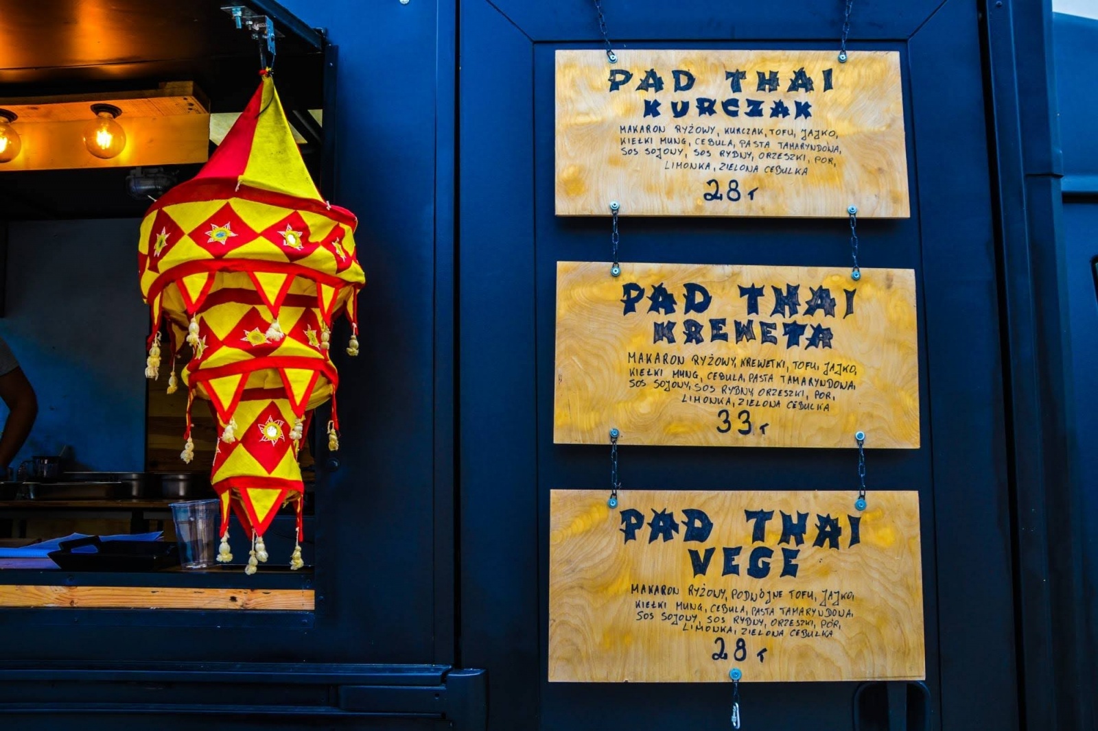 Zdjęcie w galerii na portalu naszraciborz.pl: Zlot food trucków na raciborskim zamku wiadomości z regionu