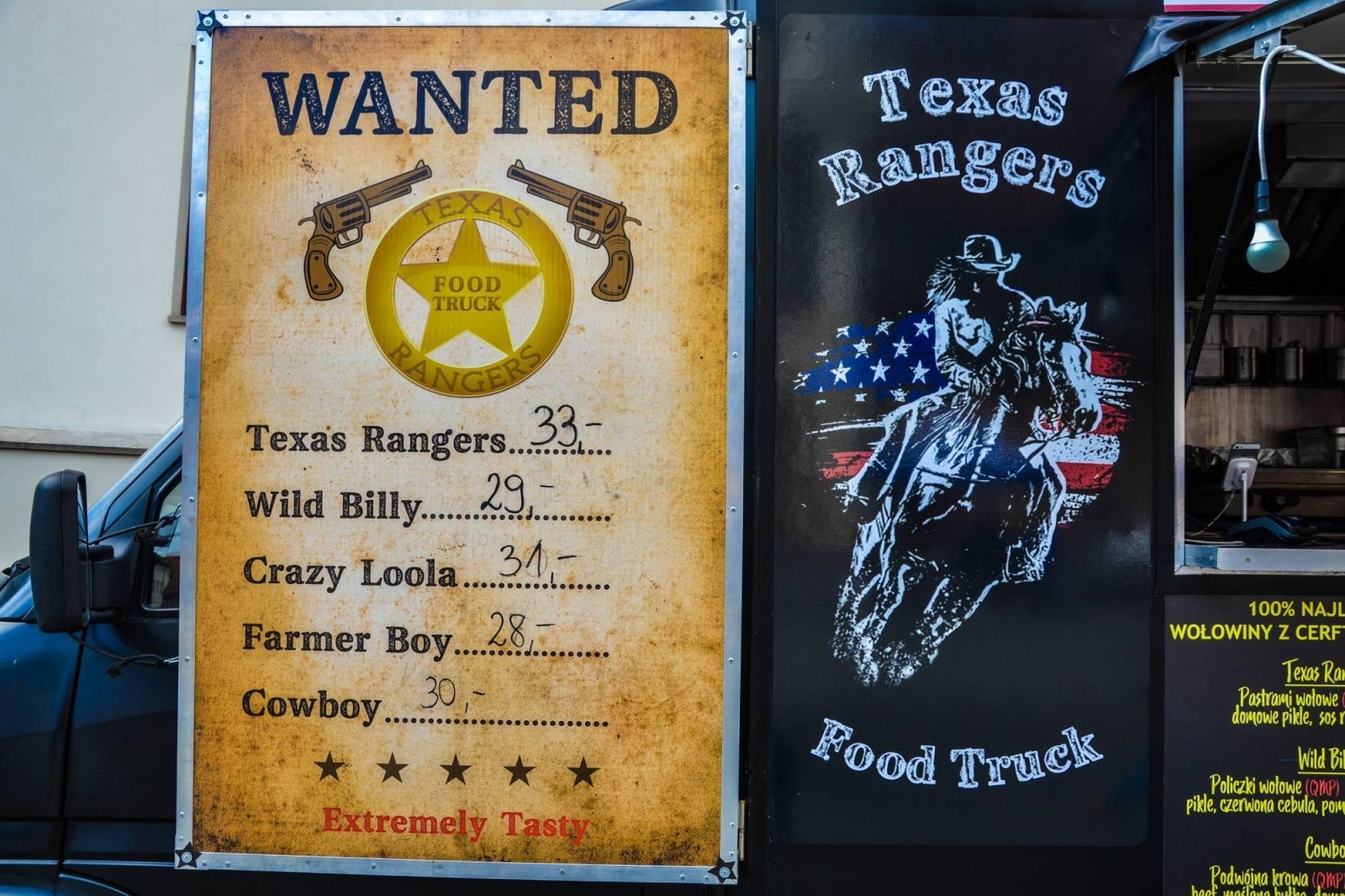 Zdjęcie w galerii na portalu naszraciborz.pl: Zlot food trucków na raciborskim zamku wiadomości z regionu