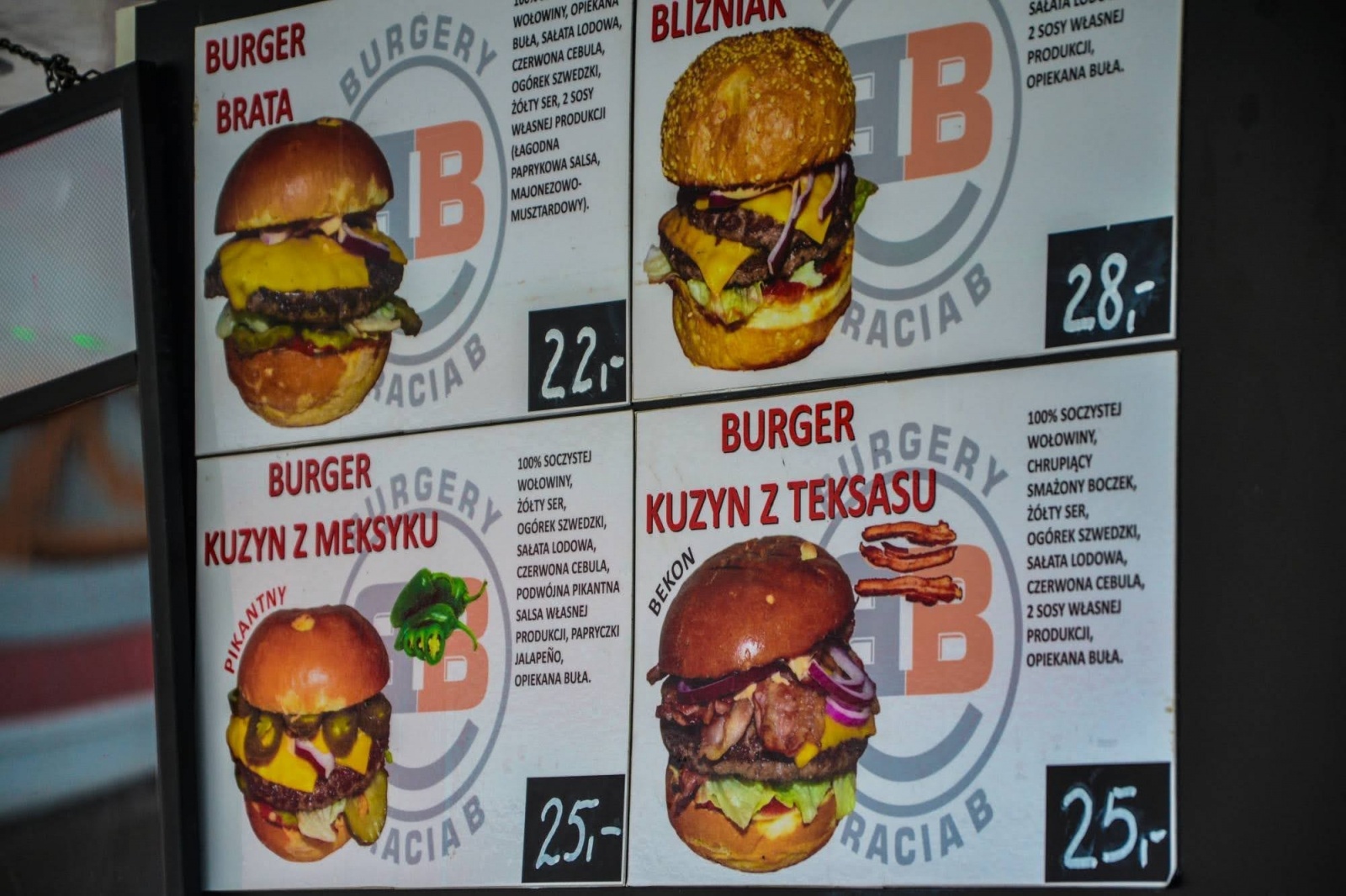 Zdjęcie w galerii na portalu naszraciborz.pl: Zlot food trucków na raciborskim zamku wiadomości z regionu