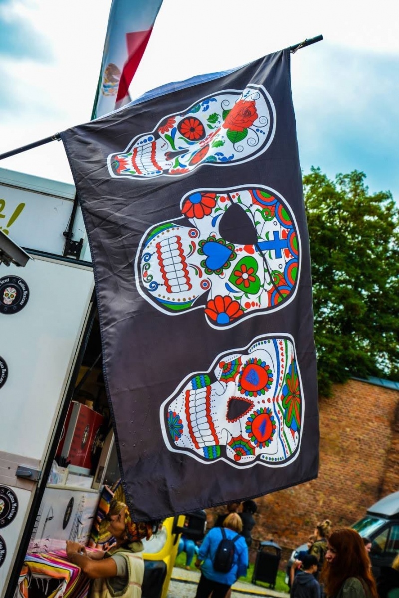 Zdjęcie w galerii na portalu naszraciborz.pl: Zlot food trucków na raciborskim zamku wiadomości z regionu