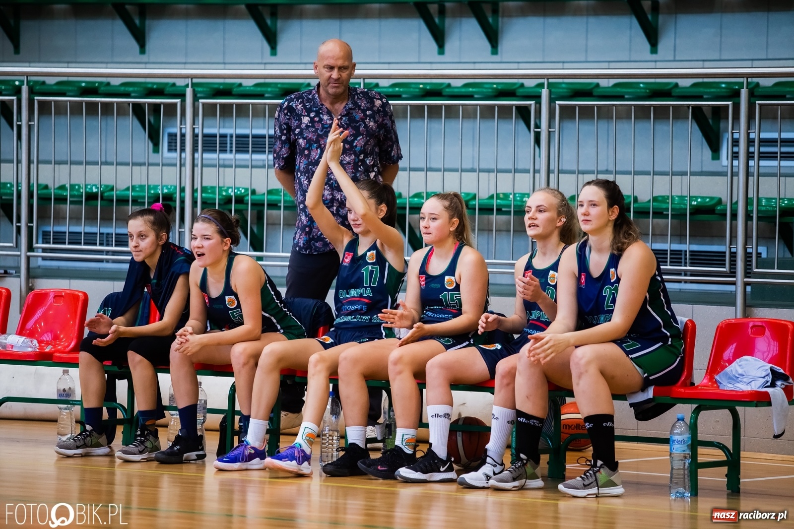 Zdjęcie w galerii na portalu naszraciborz.pl: Zacięty pojedynek na inaugurację sezonu koszykówki [FOTO] wiadomości z regionu