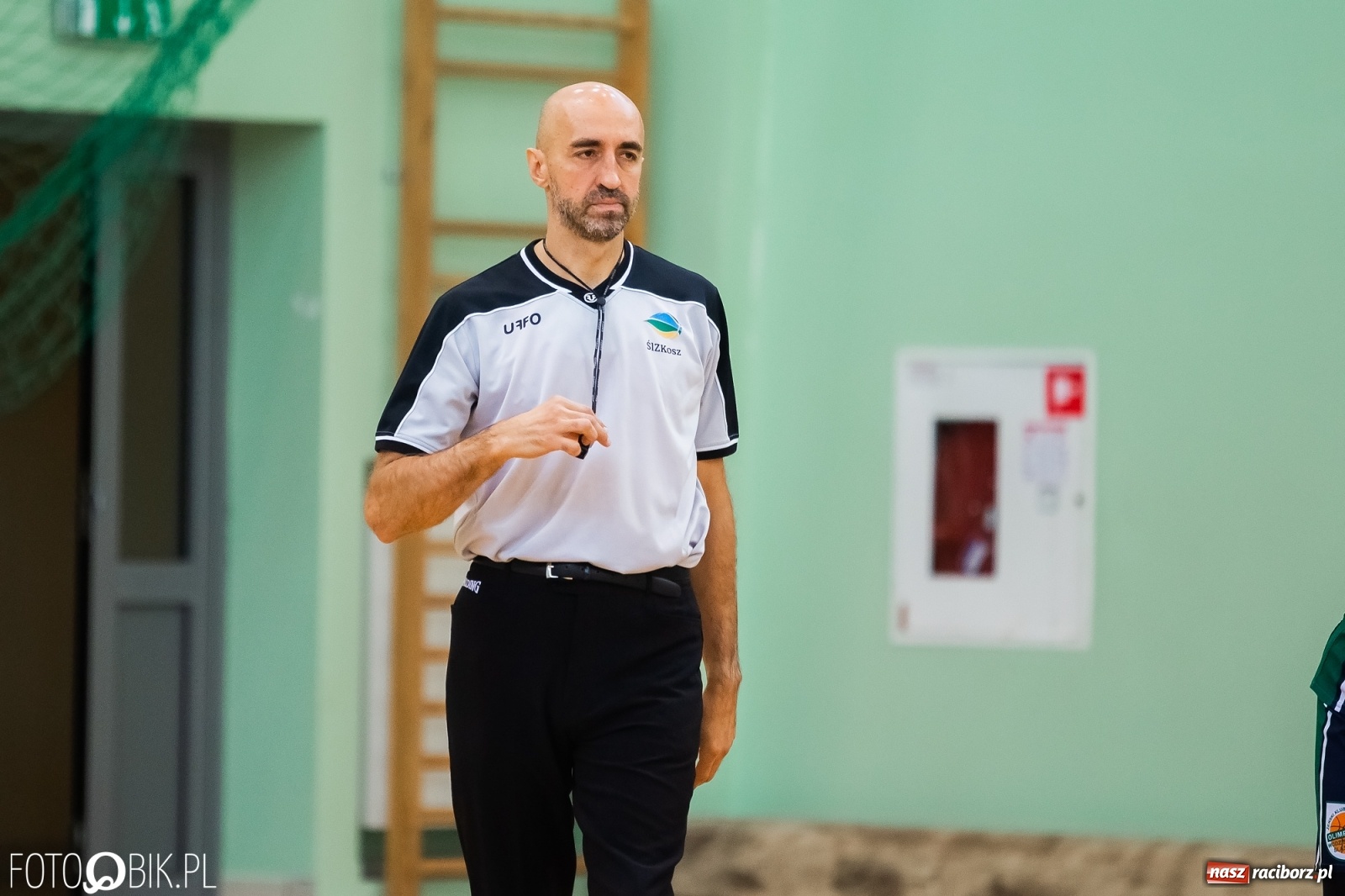 Zdjęcie w galerii na portalu naszraciborz.pl: Zacięty pojedynek na inaugurację sezonu koszykówki [FOTO] wiadomości z regionu