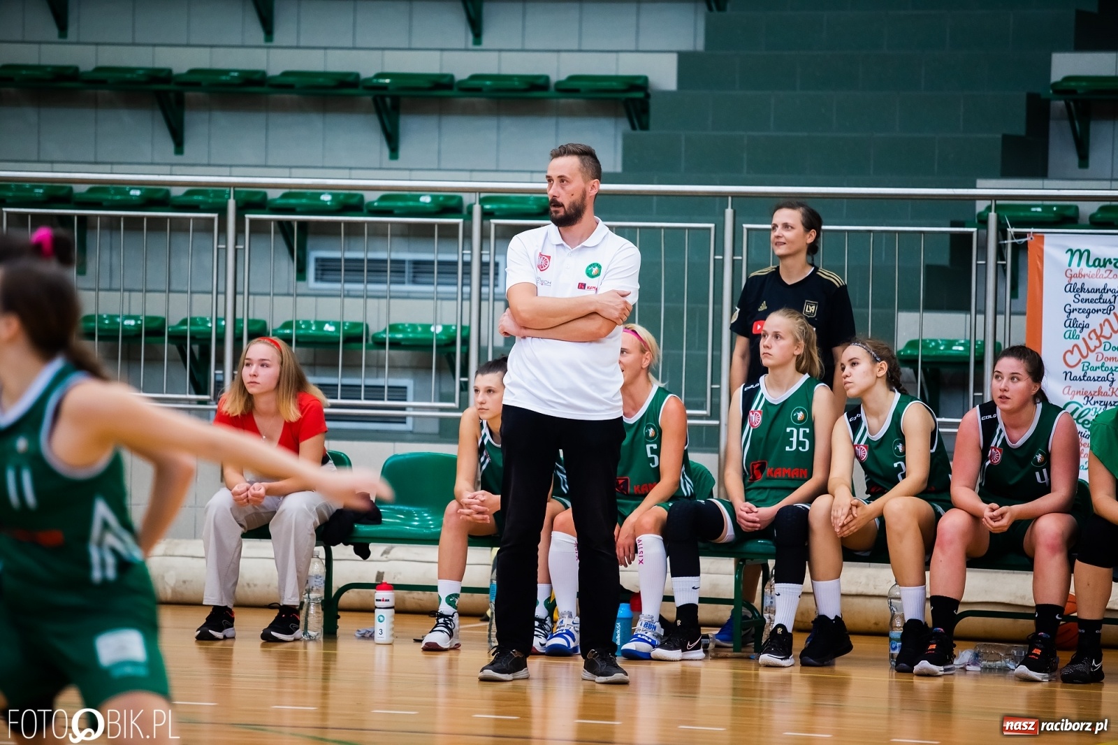 Zdjęcie w galerii na portalu naszraciborz.pl: Zacięty pojedynek na inaugurację sezonu koszykówki [FOTO] wiadomości z regionu