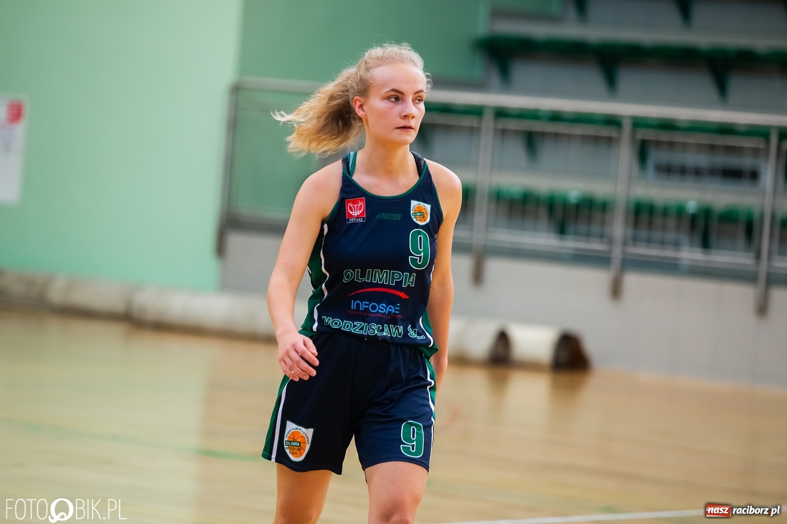 Zdjęcie w galerii na portalu naszraciborz.pl: Zacięty pojedynek na inaugurację sezonu koszykówki [FOTO] wiadomości z regionu