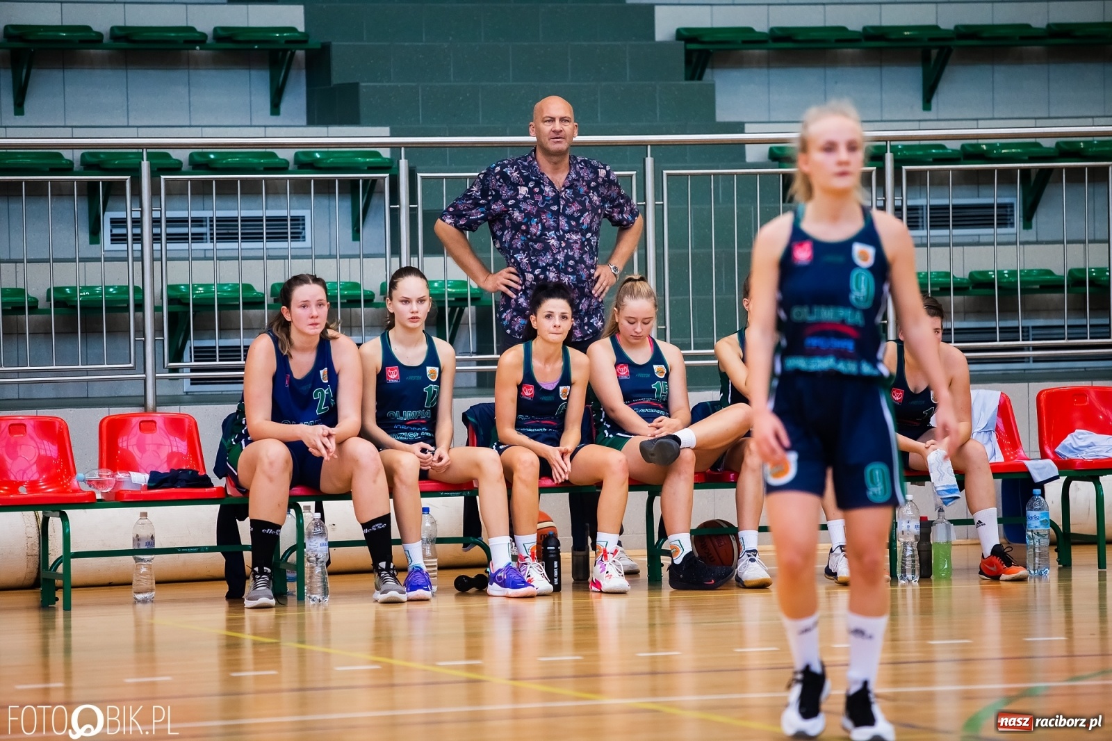 Zdjęcie w galerii na portalu naszraciborz.pl: Zacięty pojedynek na inaugurację sezonu koszykówki [FOTO] wiadomości z regionu