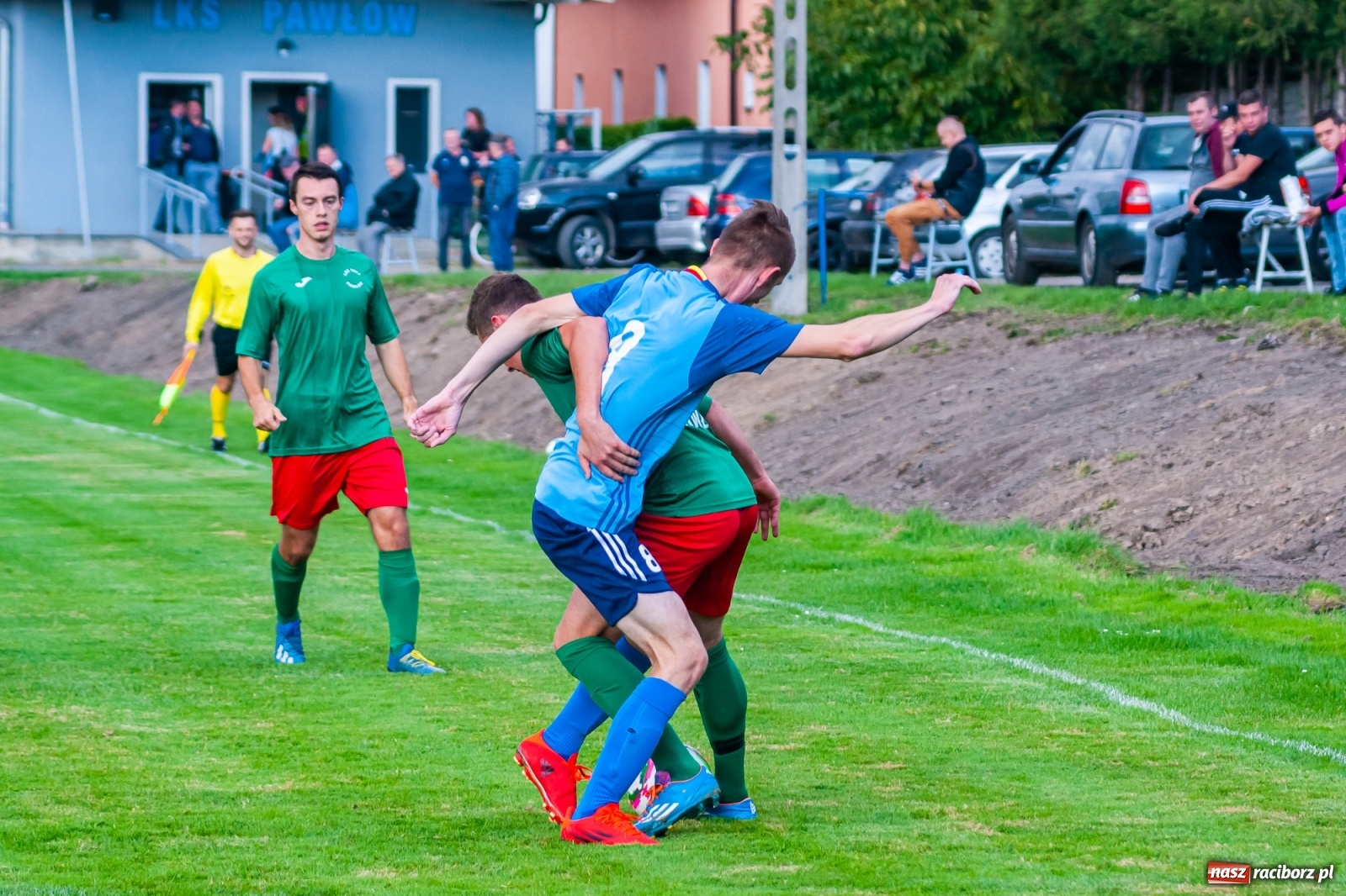 Zdjęcie w galerii na portalu naszraciborz.pl: A klasa. Nerwowo i czerwono w Pawłowie [FOTO] wiadomości z regionu