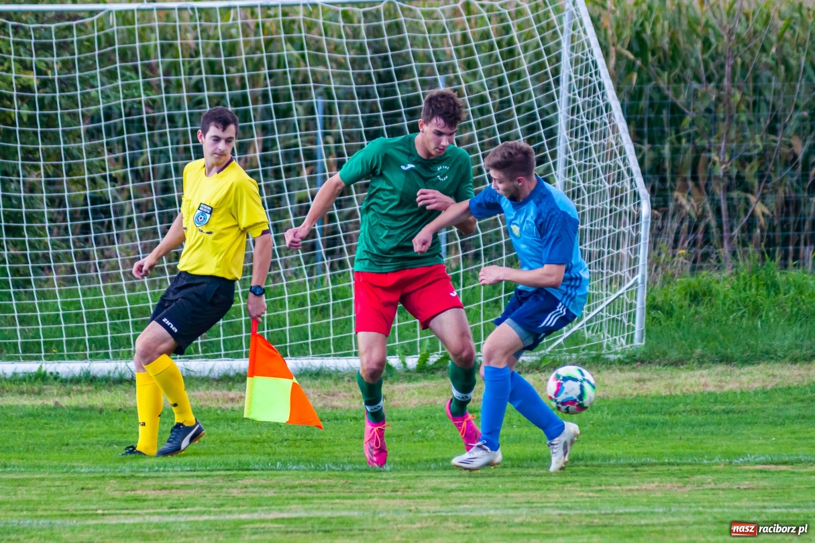 Zdjęcie w galerii na portalu naszraciborz.pl: A klasa. Nerwowo i czerwono w Pawłowie [FOTO] wiadomości z regionu