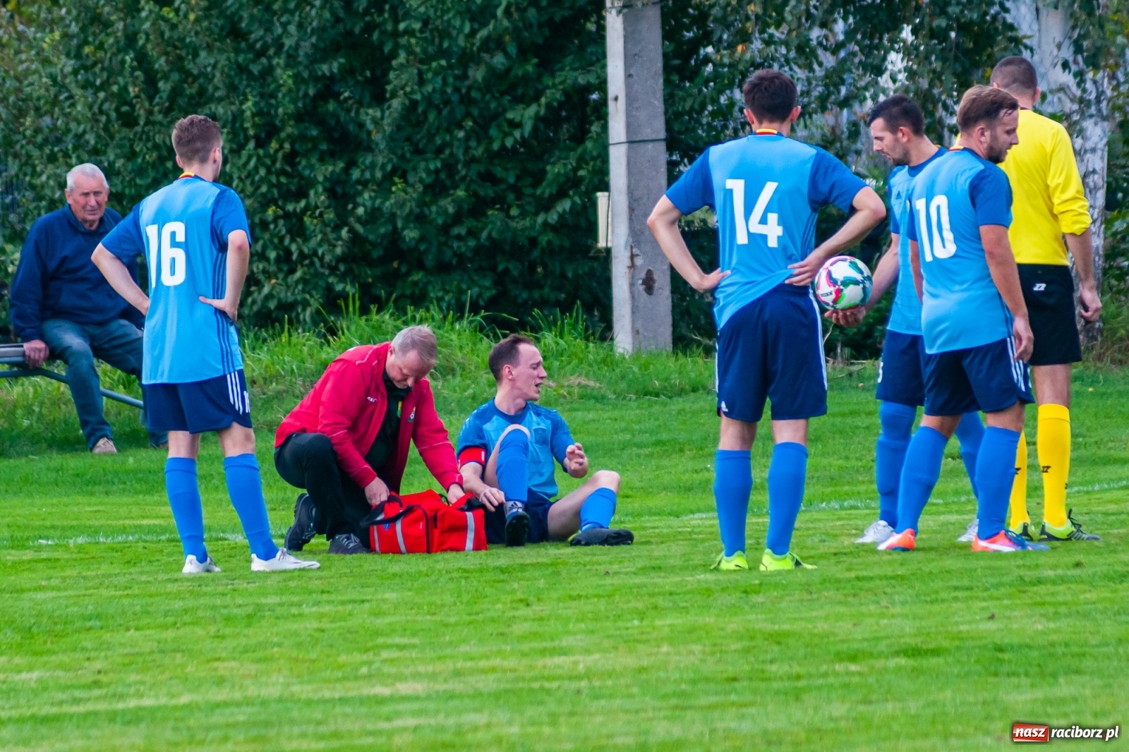 Zdjęcie w galerii na portalu naszraciborz.pl: A klasa. Nerwowo i czerwono w Pawłowie [FOTO] wiadomości z regionu
