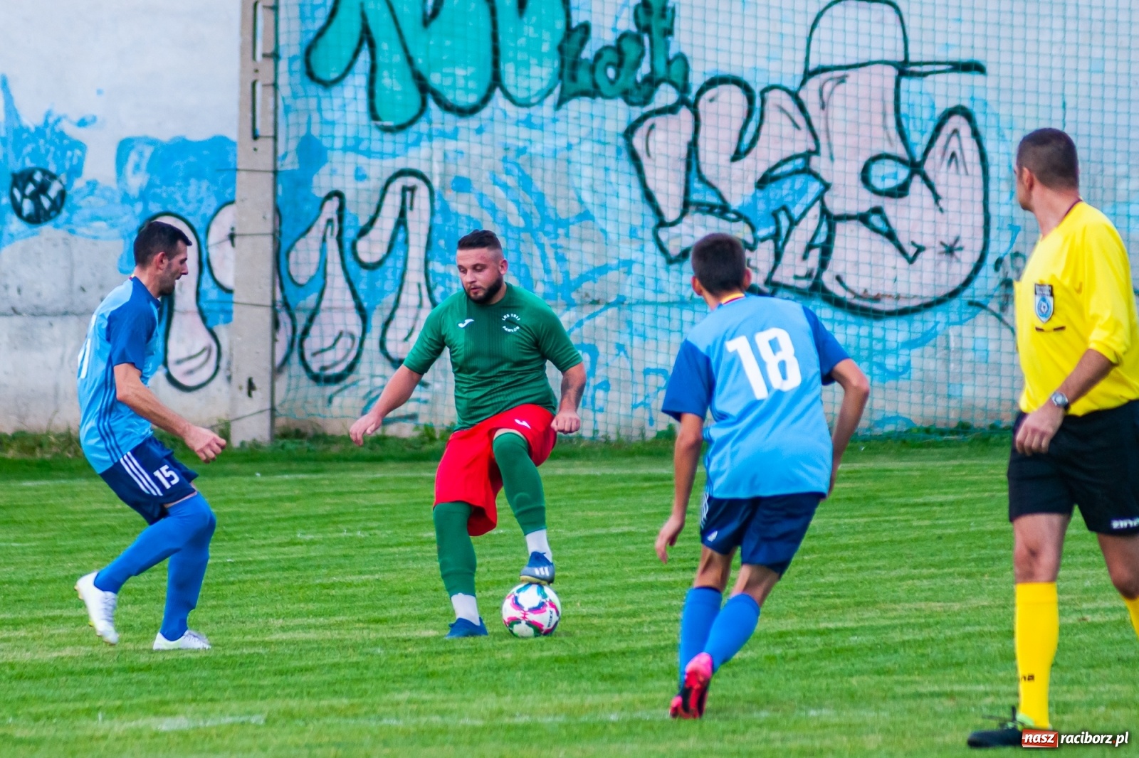 Zdjęcie w galerii na portalu naszraciborz.pl: A klasa. Nerwowo i czerwono w Pawłowie [FOTO] wiadomości z regionu