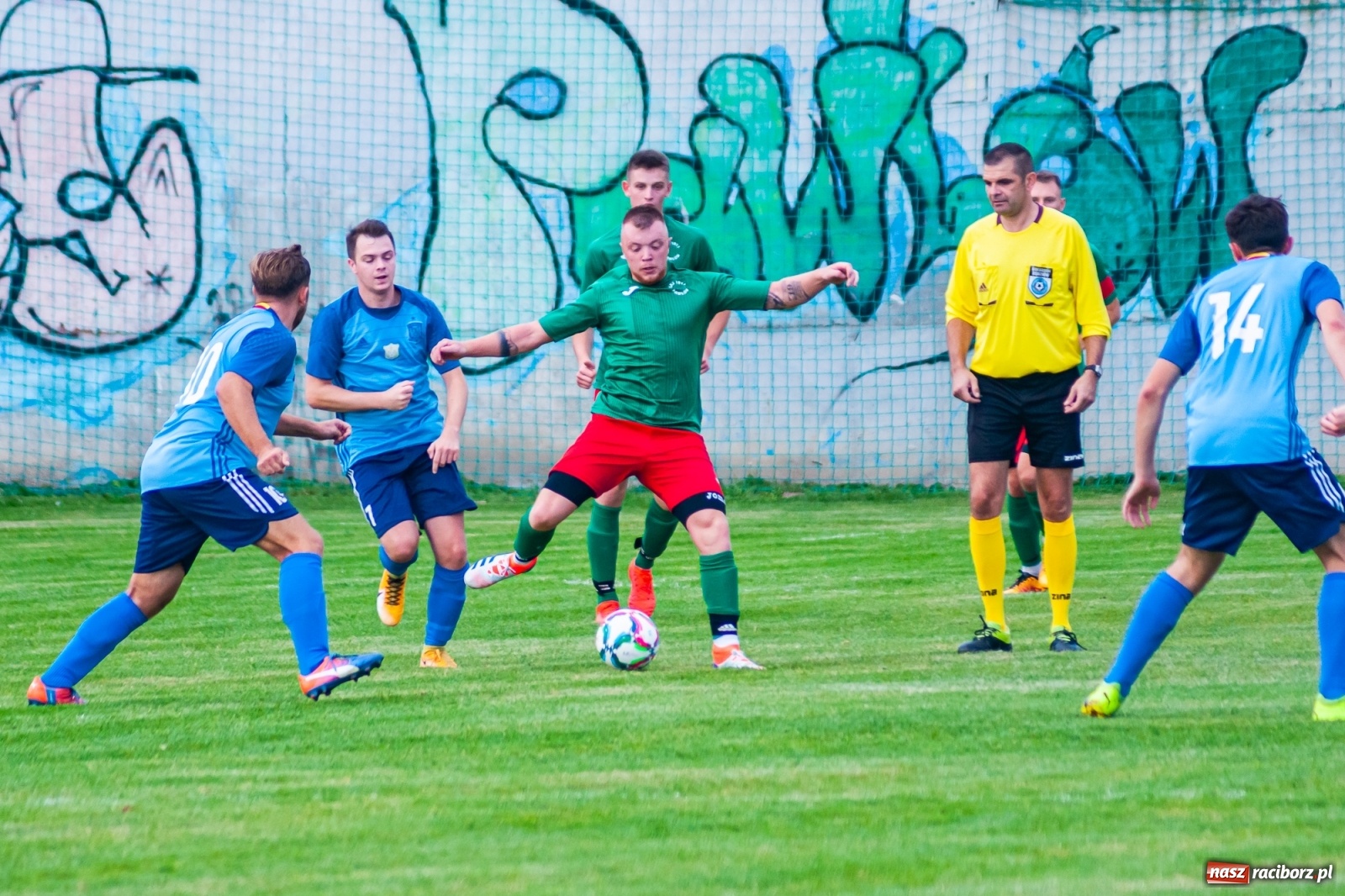 Zdjęcie w galerii na portalu naszraciborz.pl: A klasa. Nerwowo i czerwono w Pawłowie [FOTO] wiadomości z regionu