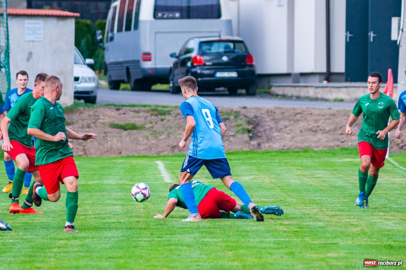 Zdjęcie w galerii na portalu naszraciborz.pl: A klasa. Nerwowo i czerwono w Pawłowie [FOTO] wiadomości z regionu