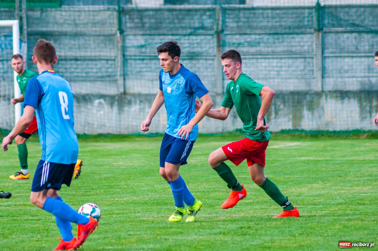 Zdjęcie w galerii na portalu naszraciborz.pl: A klasa. Nerwowo i czerwono w Pawłowie [FOTO] wiadomości z regionu