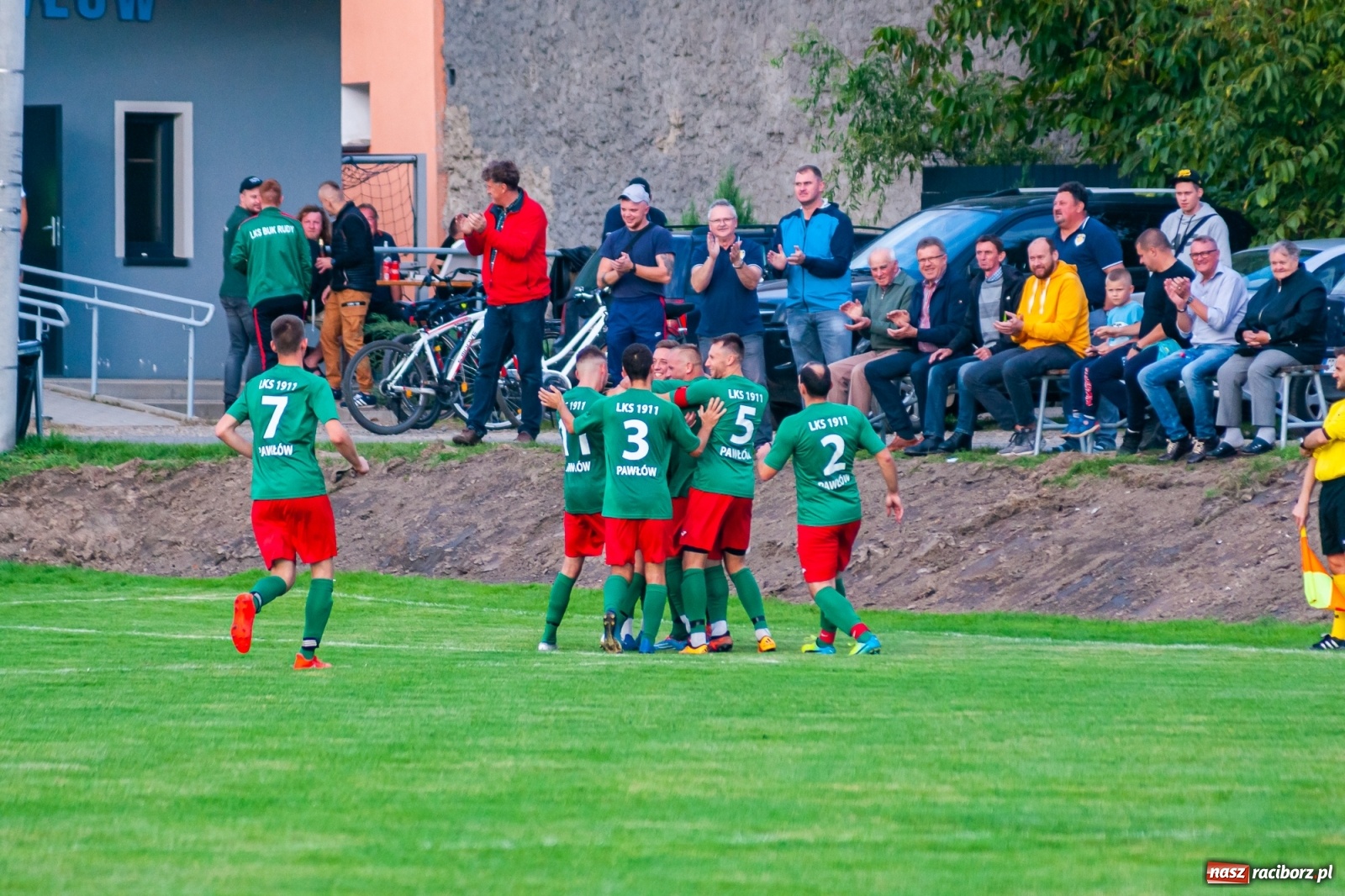 Zdjęcie w galerii na portalu naszraciborz.pl: A klasa. Nerwowo i czerwono w Pawłowie [FOTO] wiadomości z regionu