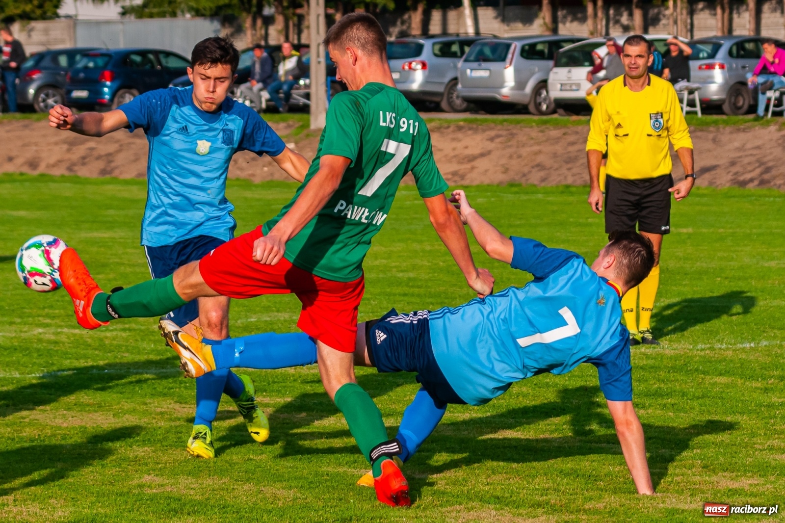 Zdjęcie w galerii na portalu naszraciborz.pl: A klasa. Nerwowo i czerwono w Pawłowie [FOTO] wiadomości z regionu