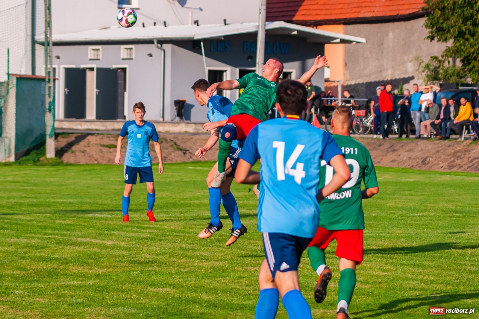 Zdjęcie w galerii na portalu naszraciborz.pl: A klasa. Nerwowo i czerwono w Pawłowie [FOTO] wiadomości z regionu
