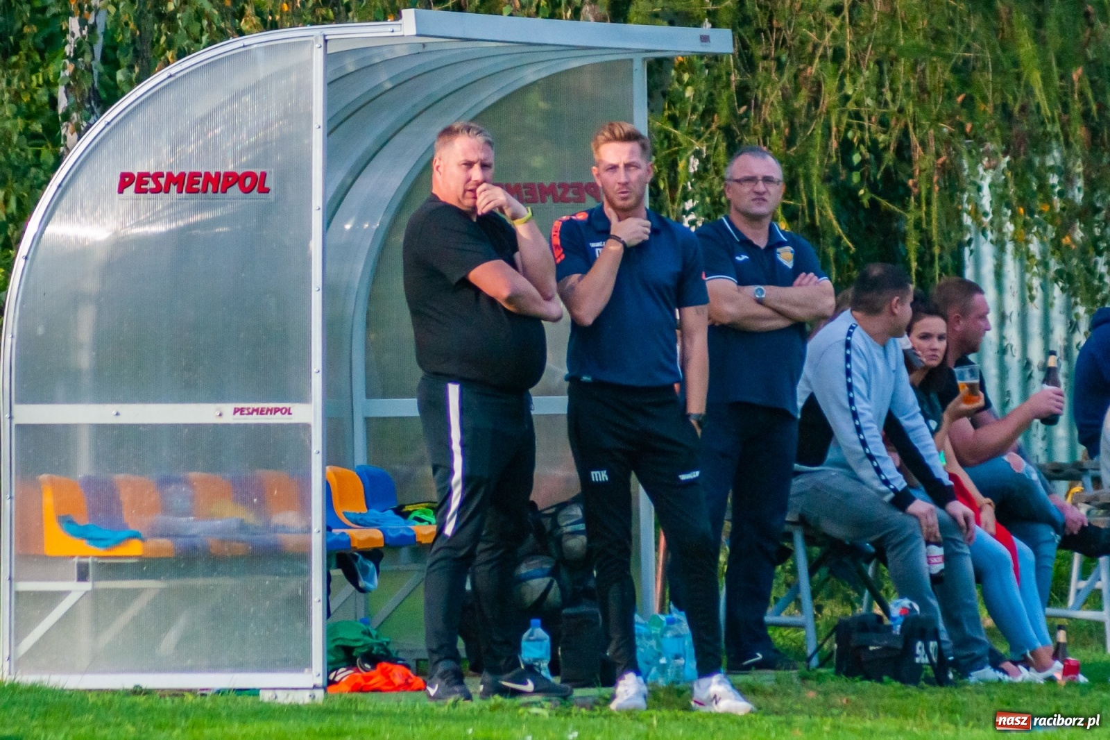 Zdjęcie w galerii na portalu naszraciborz.pl: A klasa. Nerwowo i czerwono w Pawłowie [FOTO] wiadomości z regionu