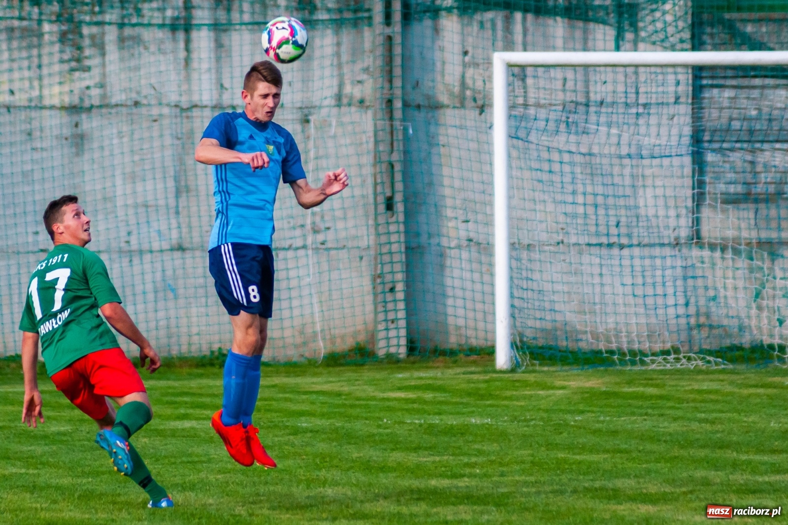 Zdjęcie w galerii na portalu naszraciborz.pl: A klasa. Nerwowo i czerwono w Pawłowie [FOTO] wiadomości z regionu