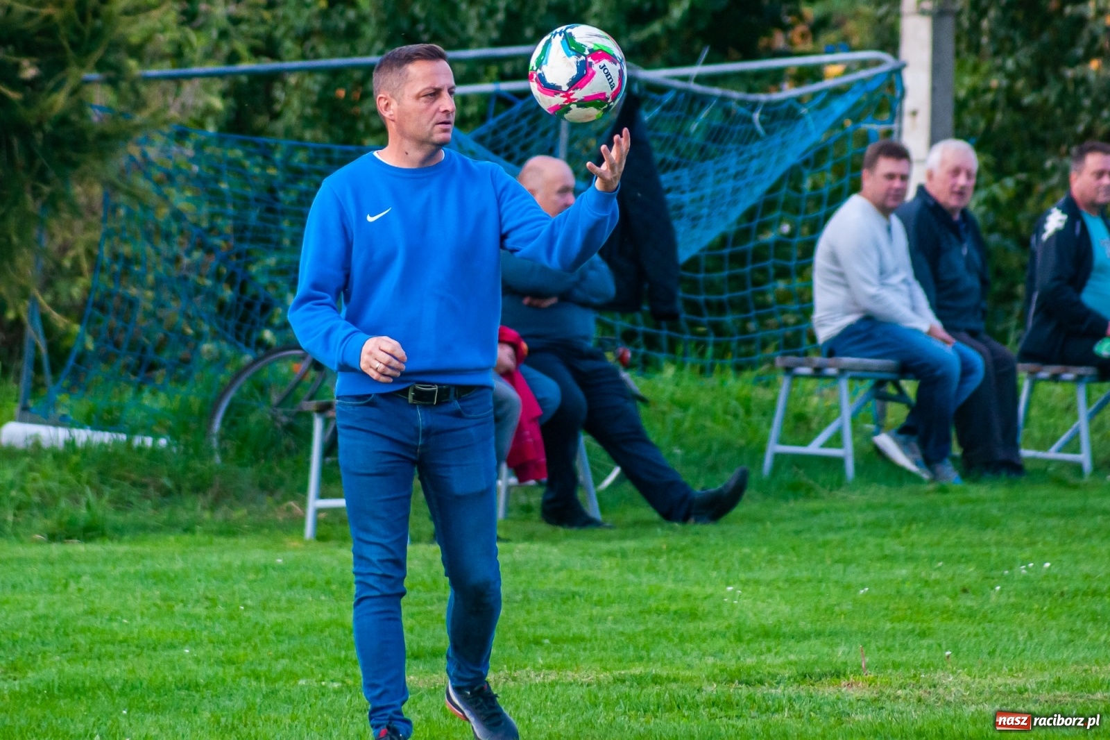 Zdjęcie w galerii na portalu naszraciborz.pl: A klasa. Nerwowo i czerwono w Pawłowie [FOTO] wiadomości z regionu
