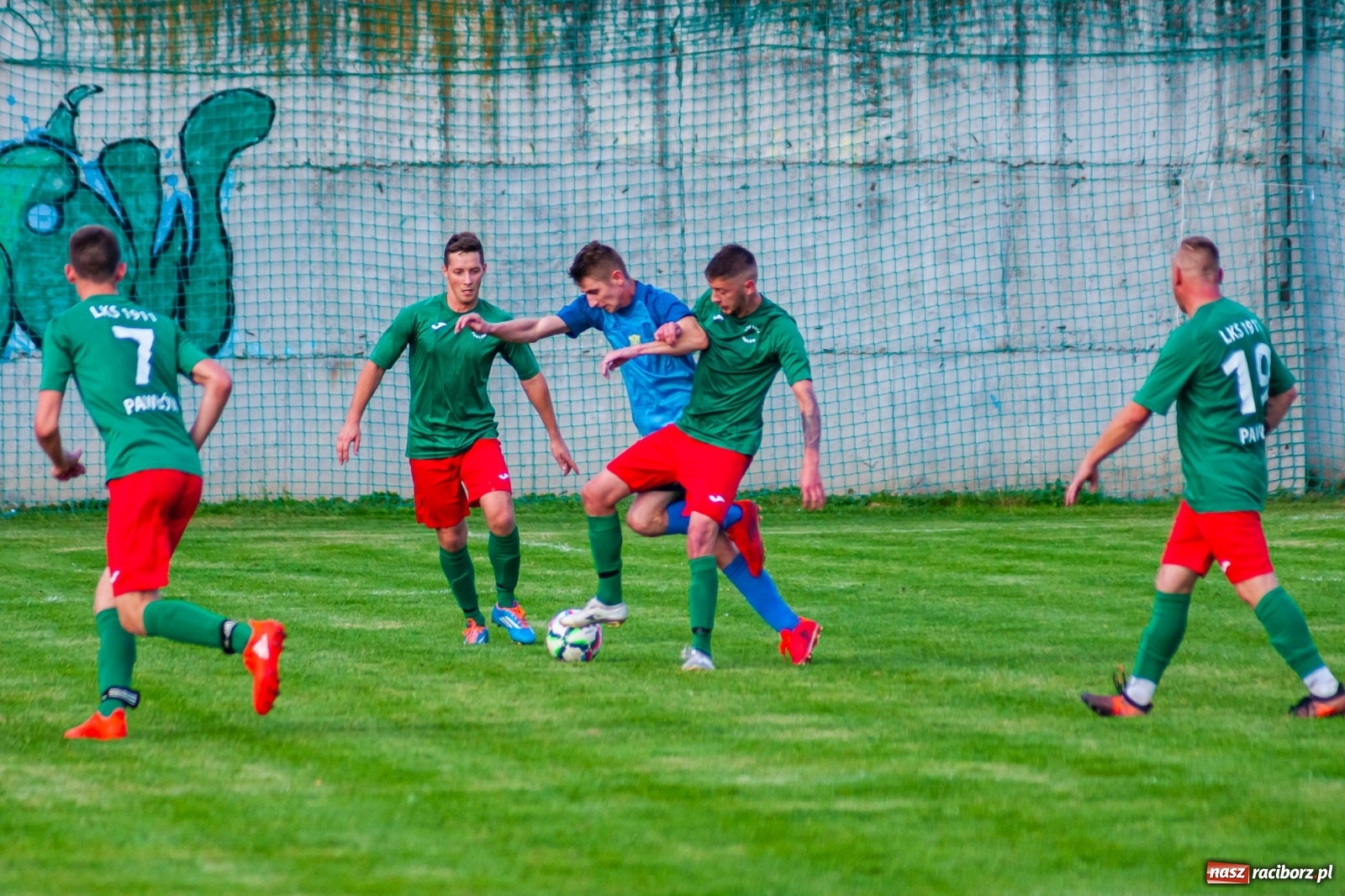 Zdjęcie w galerii na portalu naszraciborz.pl: A klasa. Nerwowo i czerwono w Pawłowie [FOTO] wiadomości z regionu