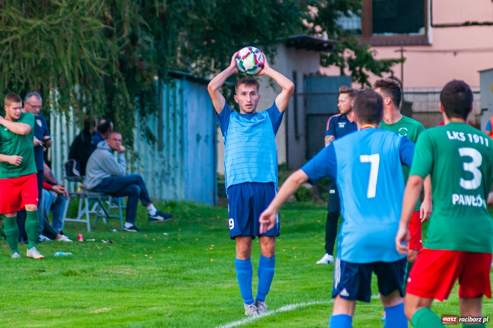 Zdjęcie w galerii na portalu naszraciborz.pl: A klasa. Nerwowo i czerwono w Pawłowie [FOTO] wiadomości z regionu