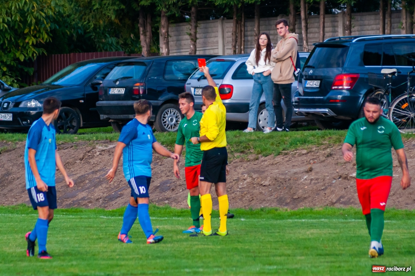 Zdjęcie w galerii na portalu naszraciborz.pl: A klasa. Nerwowo i czerwono w Pawłowie [FOTO] wiadomości z regionu