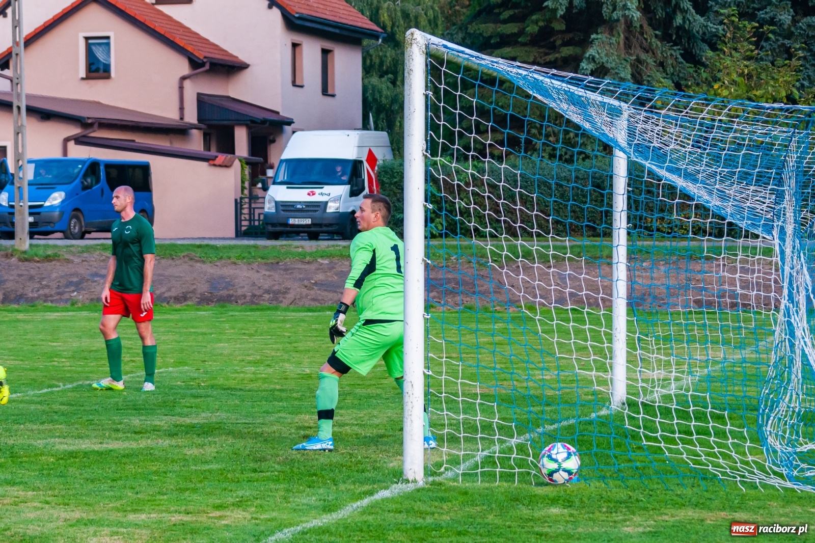 Zdjęcie w galerii na portalu naszraciborz.pl: A klasa. Nerwowo i czerwono w Pawłowie [FOTO] wiadomości z regionu