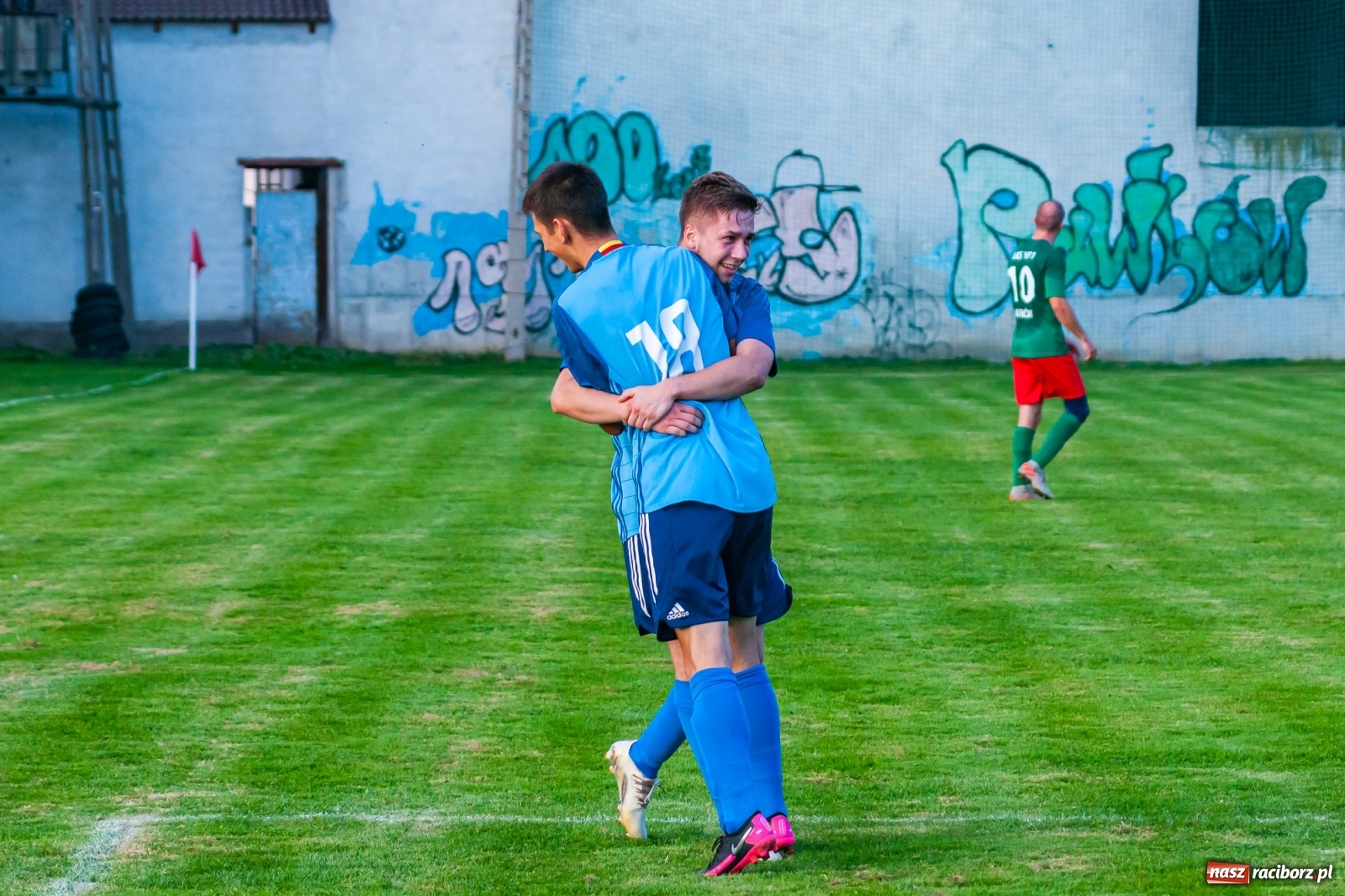 Zdjęcie w galerii na portalu naszraciborz.pl: A klasa. Nerwowo i czerwono w Pawłowie [FOTO] wiadomości z regionu