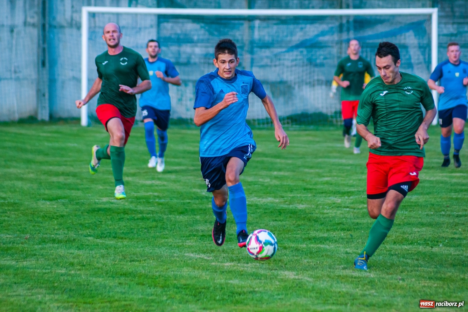 Zdjęcie w galerii na portalu naszraciborz.pl: A klasa. Nerwowo i czerwono w Pawłowie [FOTO] wiadomości z regionu