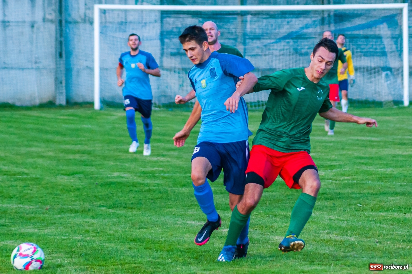 Zdjęcie w galerii na portalu naszraciborz.pl: A klasa. Nerwowo i czerwono w Pawłowie [FOTO] wiadomości z regionu