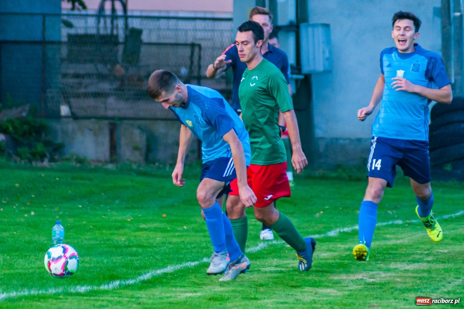 Zdjęcie w galerii na portalu naszraciborz.pl: A klasa. Nerwowo i czerwono w Pawłowie [FOTO] wiadomości z regionu