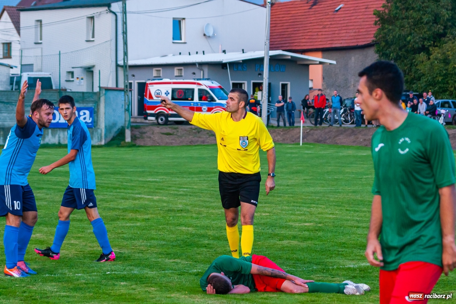 Zdjęcie w galerii na portalu naszraciborz.pl: A klasa. Nerwowo i czerwono w Pawłowie [FOTO] wiadomości z regionu
