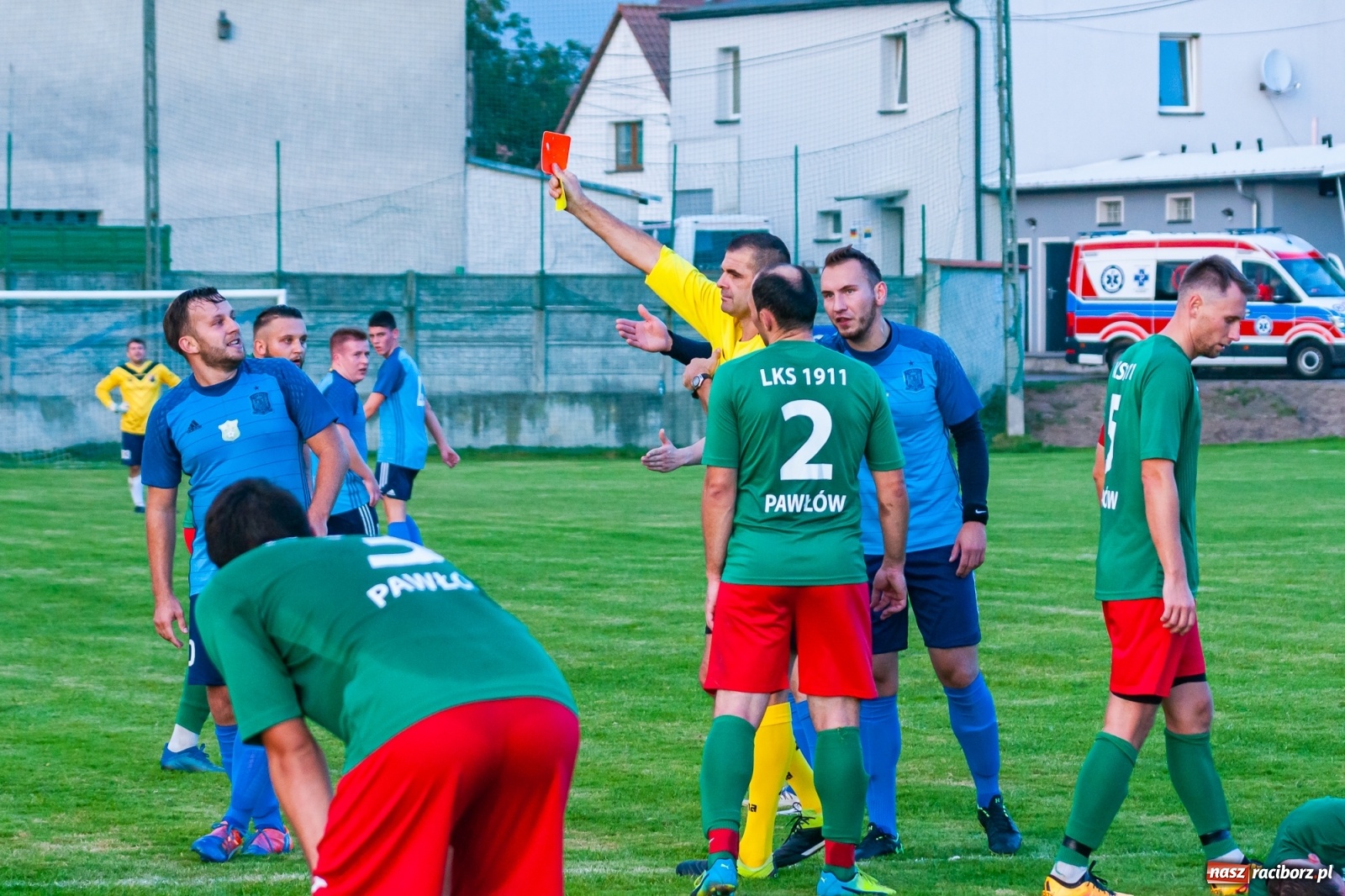 Zdjęcie w galerii na portalu naszraciborz.pl: A klasa. Nerwowo i czerwono w Pawłowie [FOTO] wiadomości z regionu